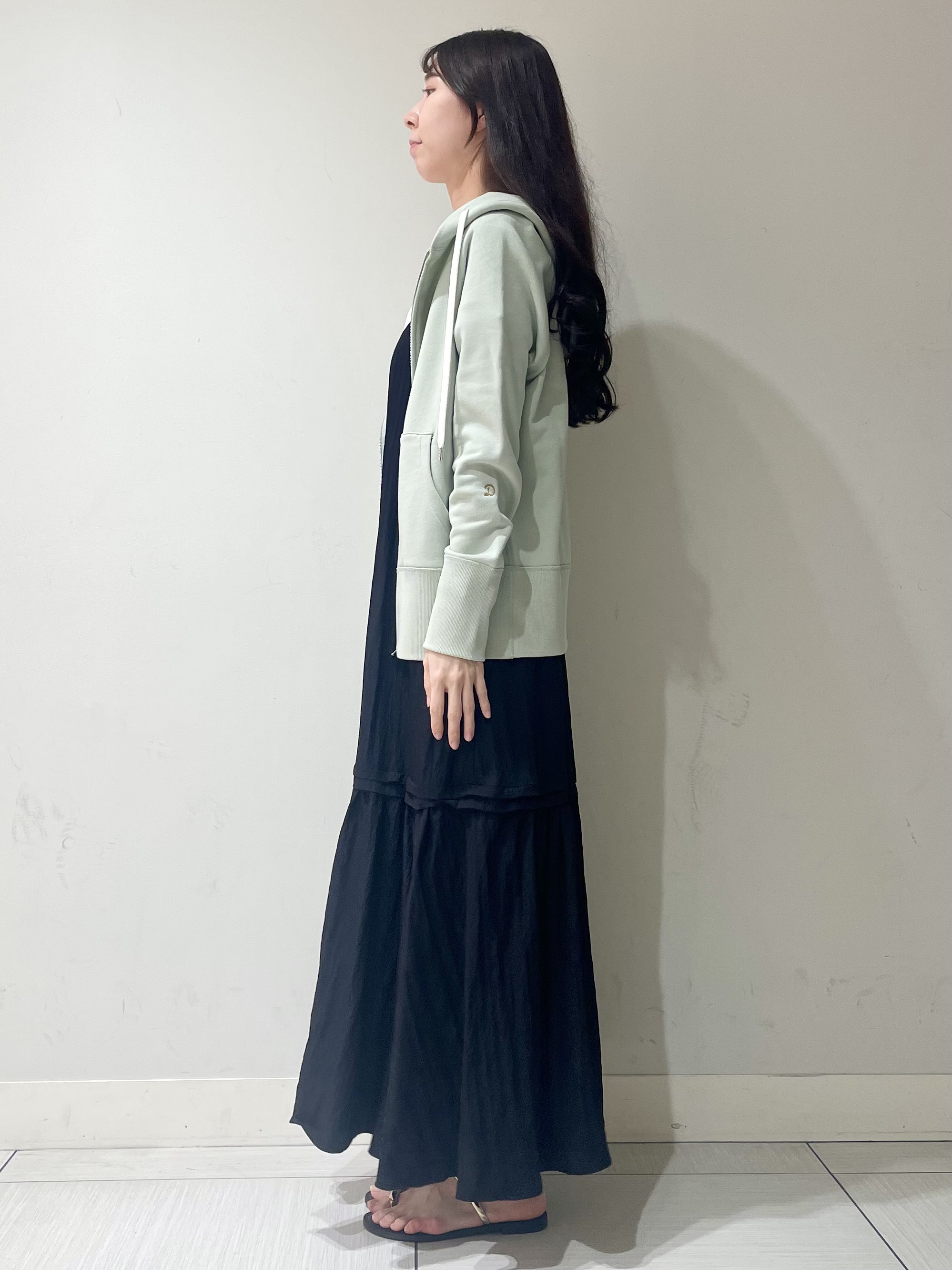 ことさんの「DRESSTERIOR｜【春夏/寒暖差対応/ウォッシャブル】ライト裏毛フーディー」を使ったコーディネート