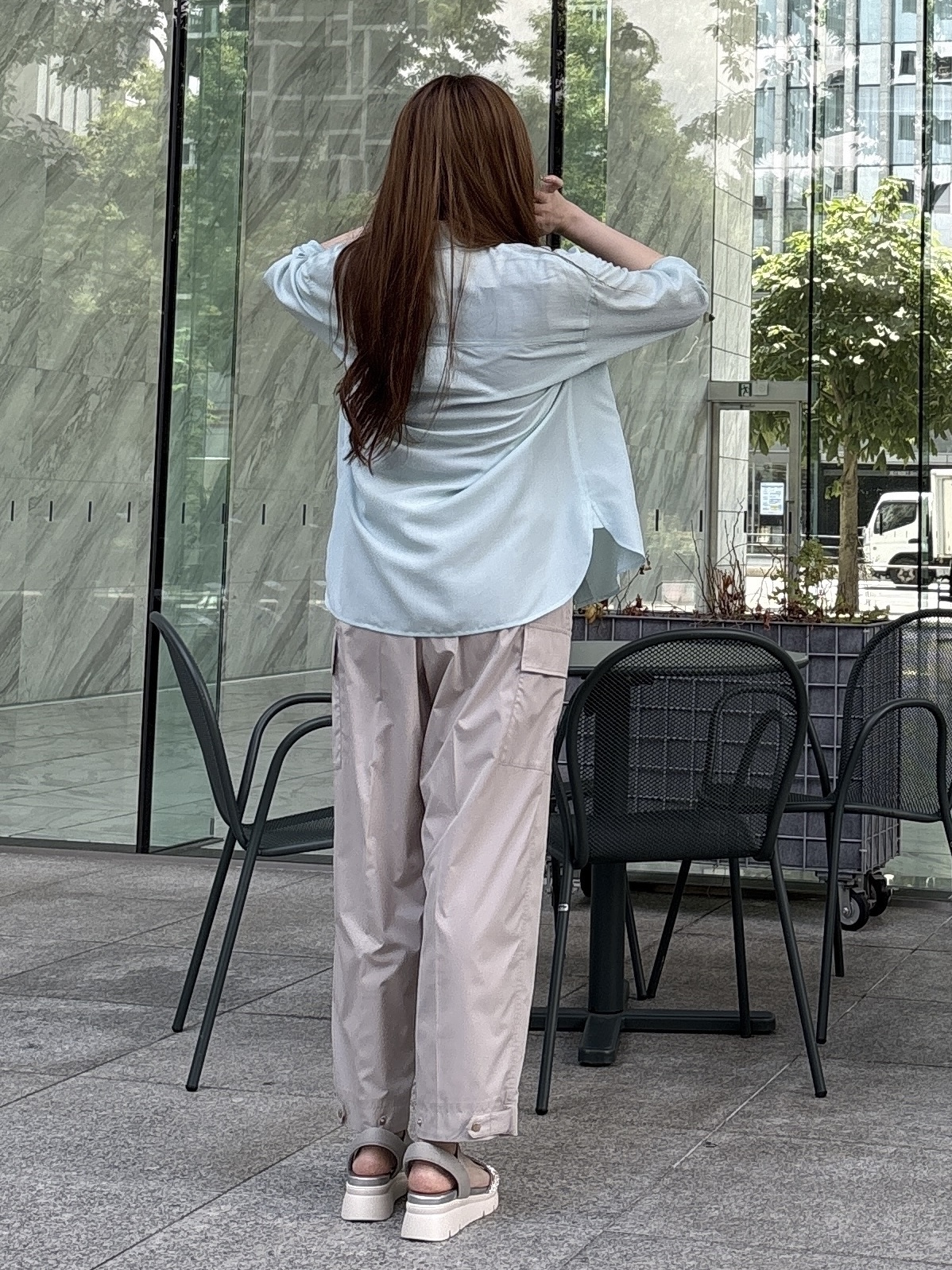 sayaさんの「grove｜【洗濯機OK】朝晩の気温差に◎軽やかシアーシャツ」を使ったコーディネート