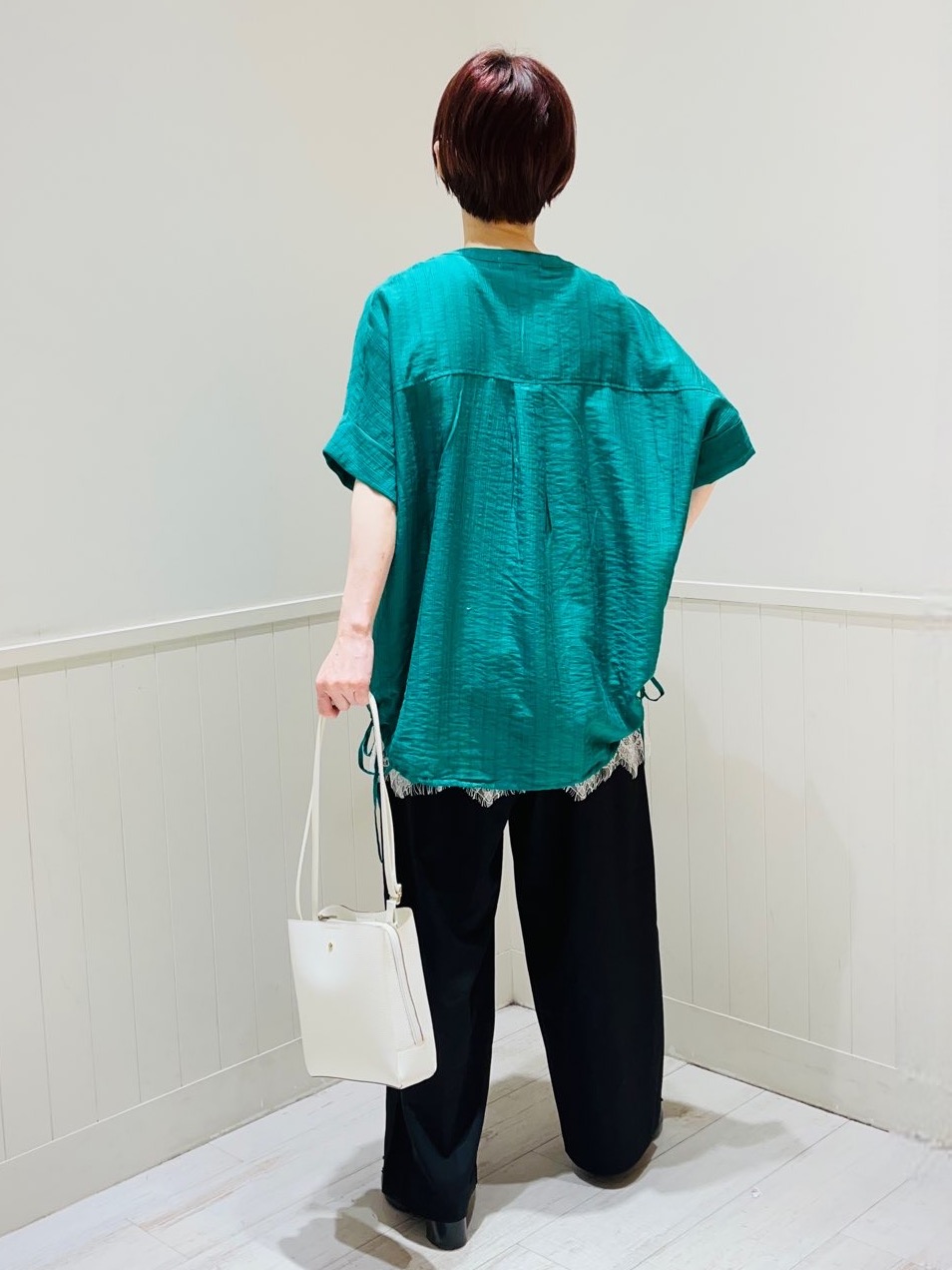 あきさんの「SHOO･LA･RUE｜【高レビュー/体型カバー】インせず着られる スキッパー裾リボンブラウス」を使ったコーディネート