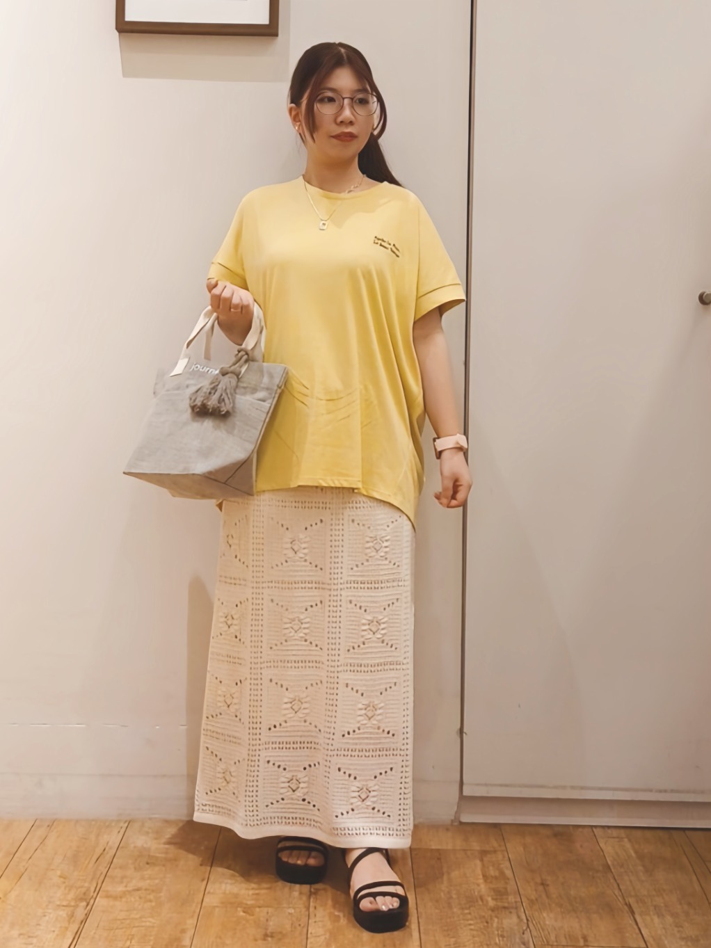 Riranさんの「SHOO･LA･RUE｜【汗じみ防止/S-LL/体型カバー/洗濯機可】汗じみが気になりにくい 大人の刺繍ロゴTシャツ」を使ったコーディネート