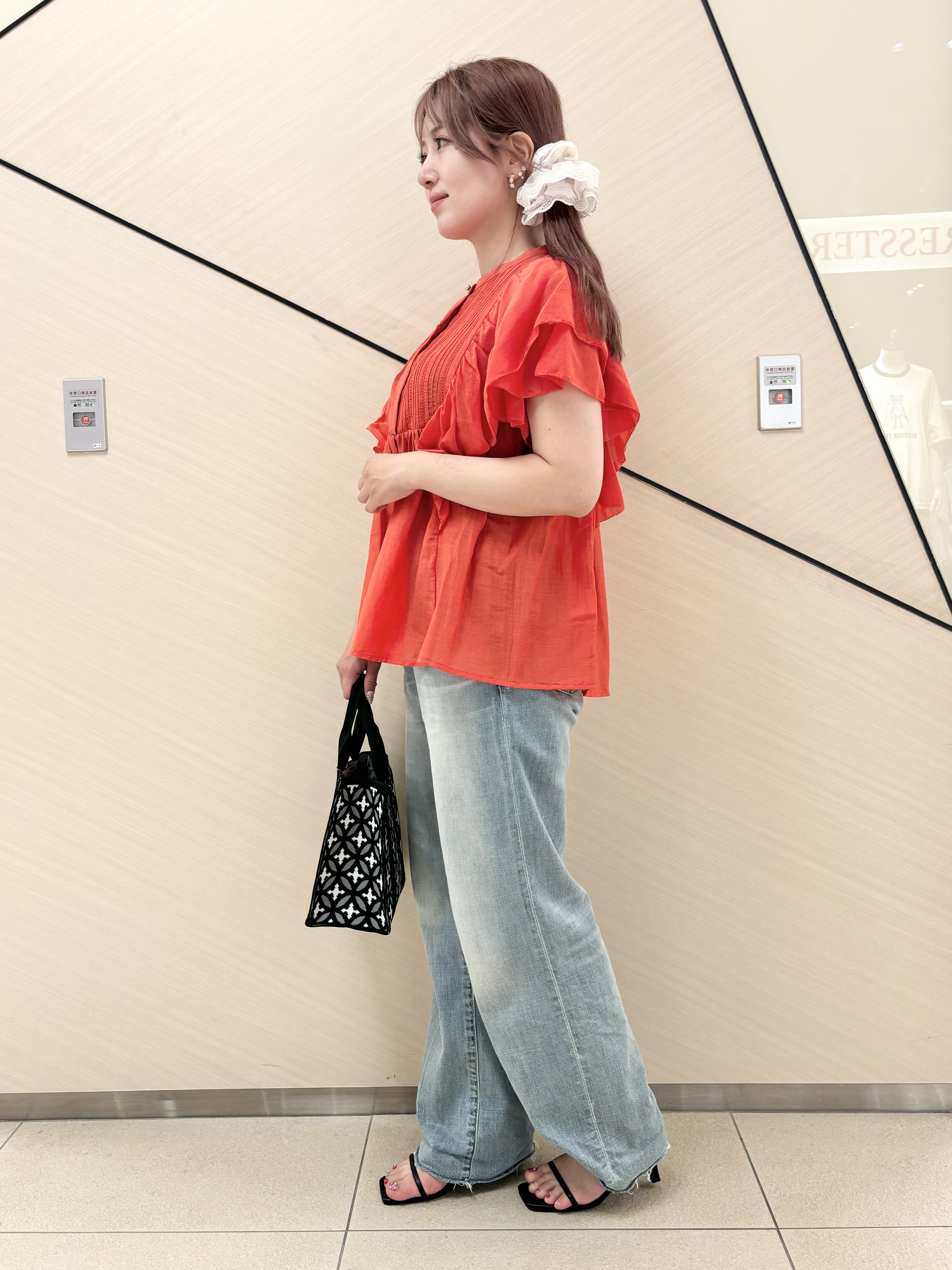 Rinaさんの「DRESSTERIOR｜コットンシルク ラッフルスリーブ ブラウス」を使ったコーディネート