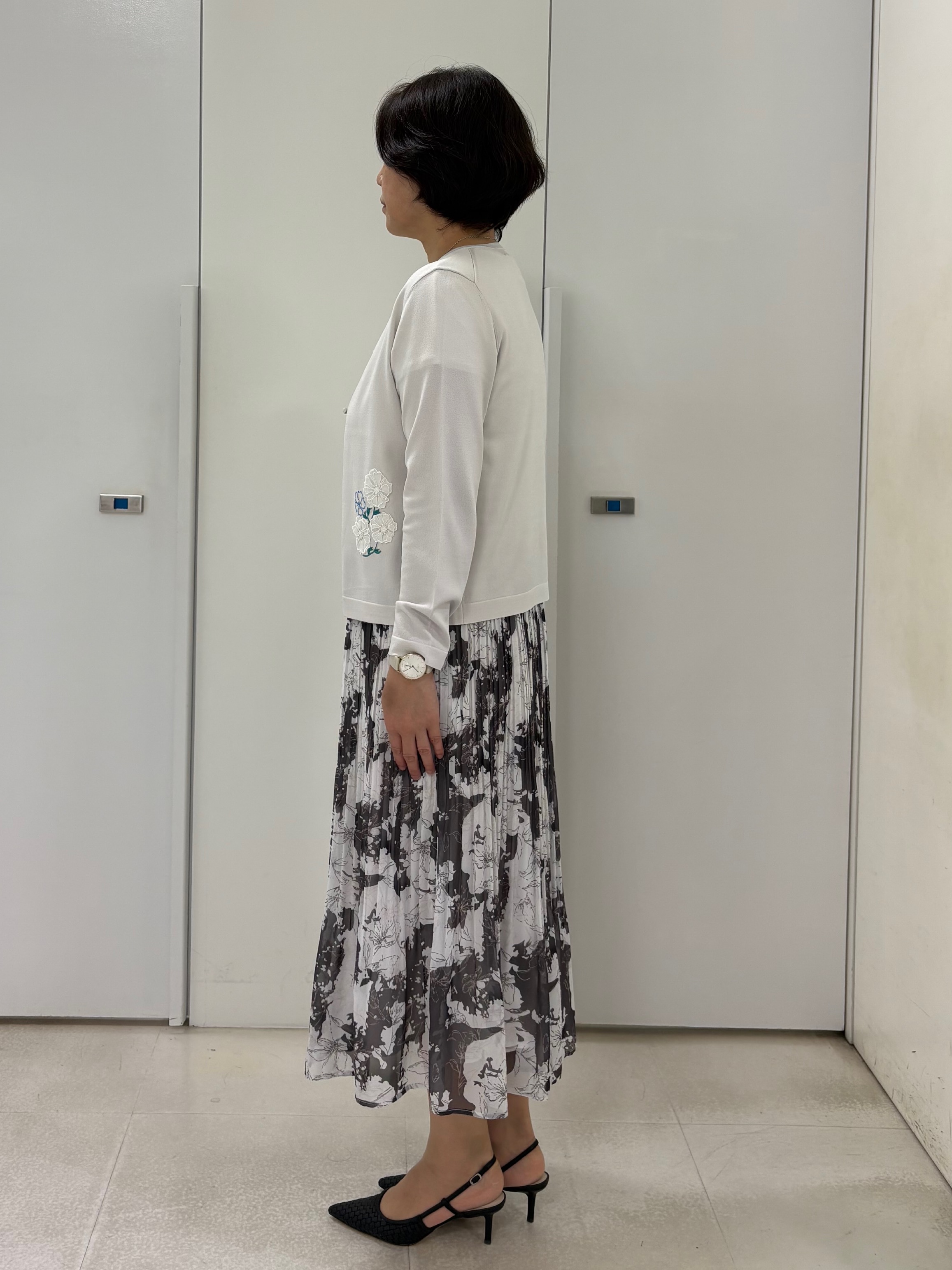 hIさんの「COUP DE CHANCE｜【手洗い可】ニット&花柄プリントスカート」を使ったコーディネート