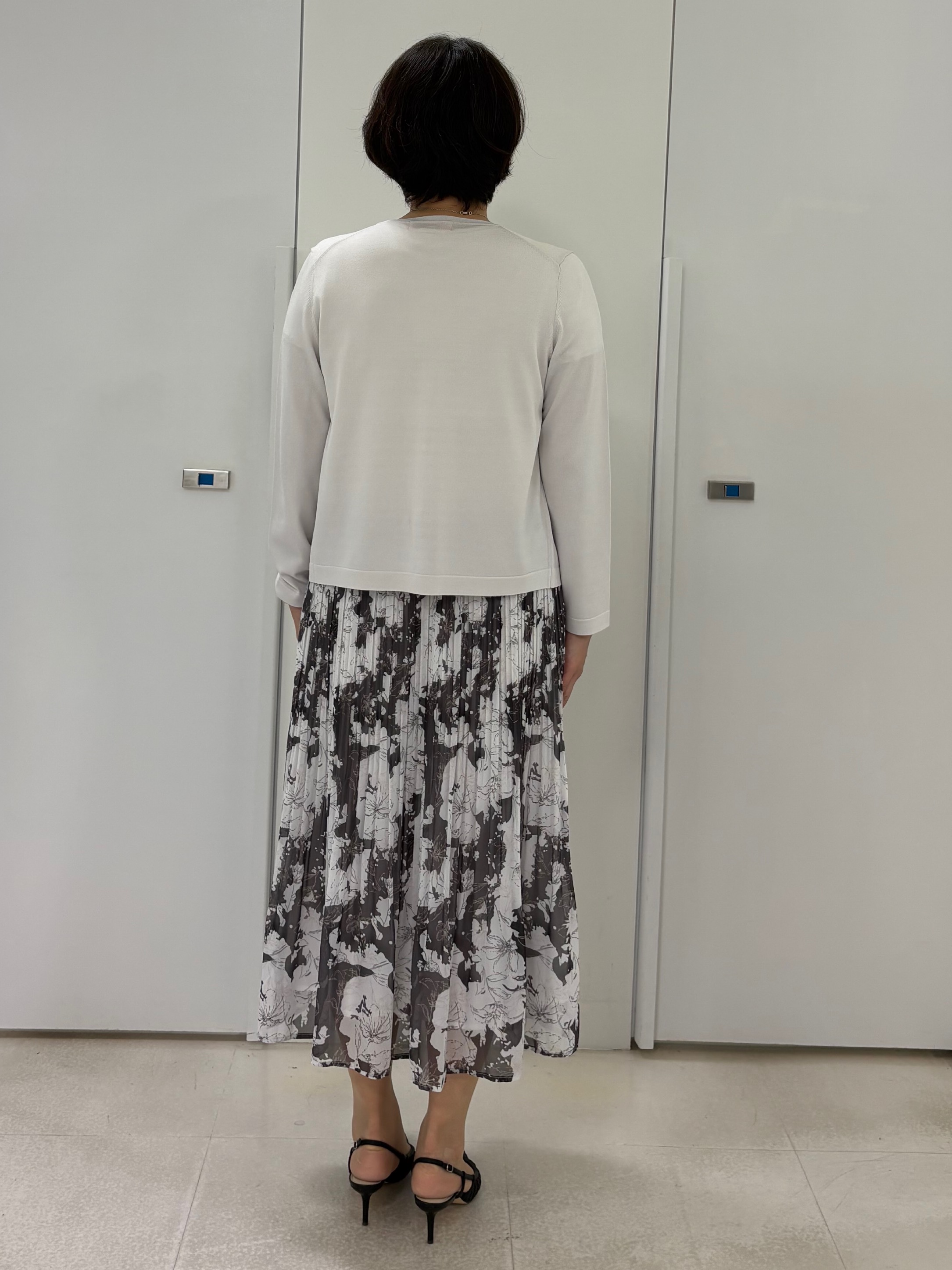 hIさんの「COUP DE CHANCE｜【手洗い可】ニット&花柄プリントスカート」を使ったコーディネート