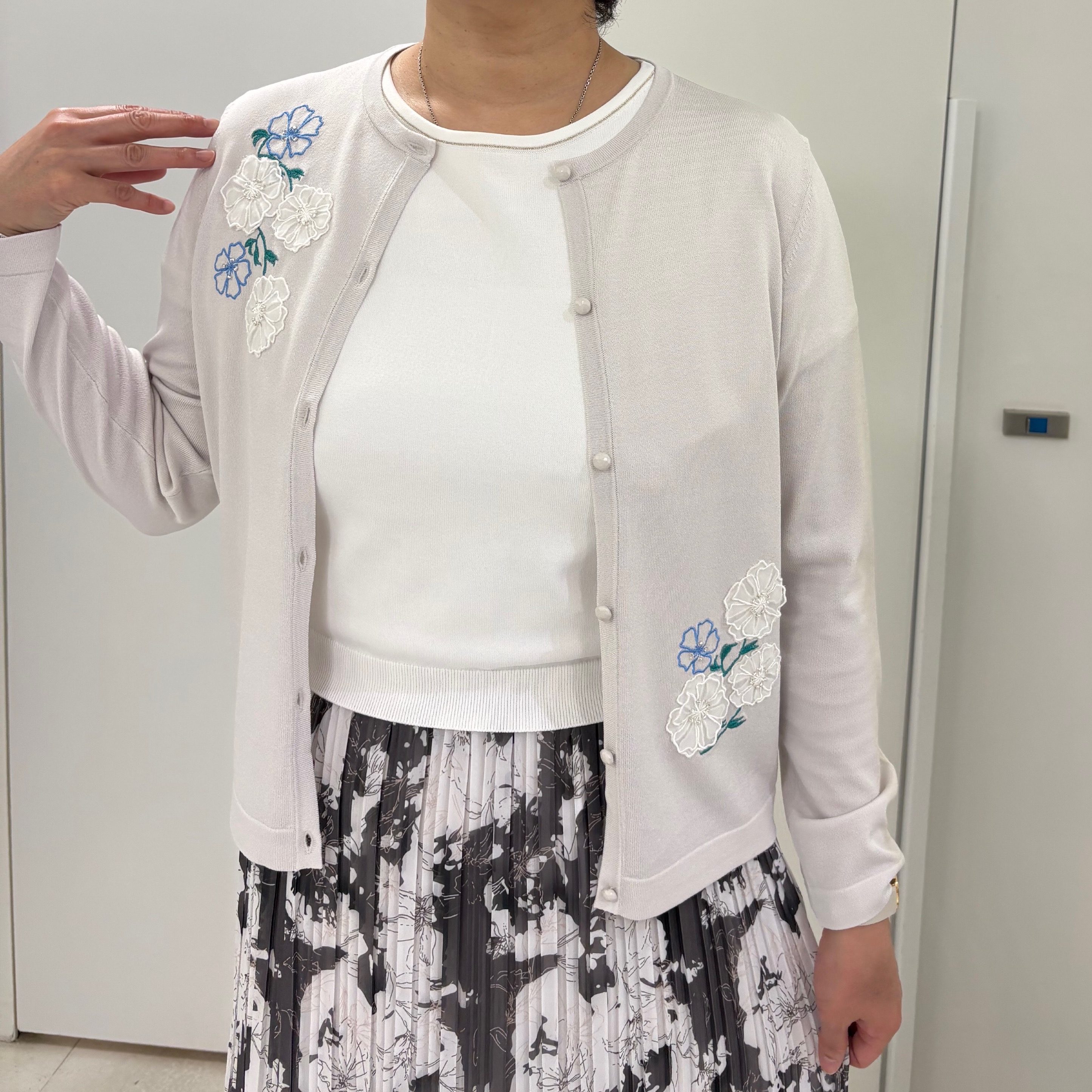hIさんの「COUP DE CHANCE｜【手洗い可】ニット&花柄プリントスカート」を使ったコーディネート