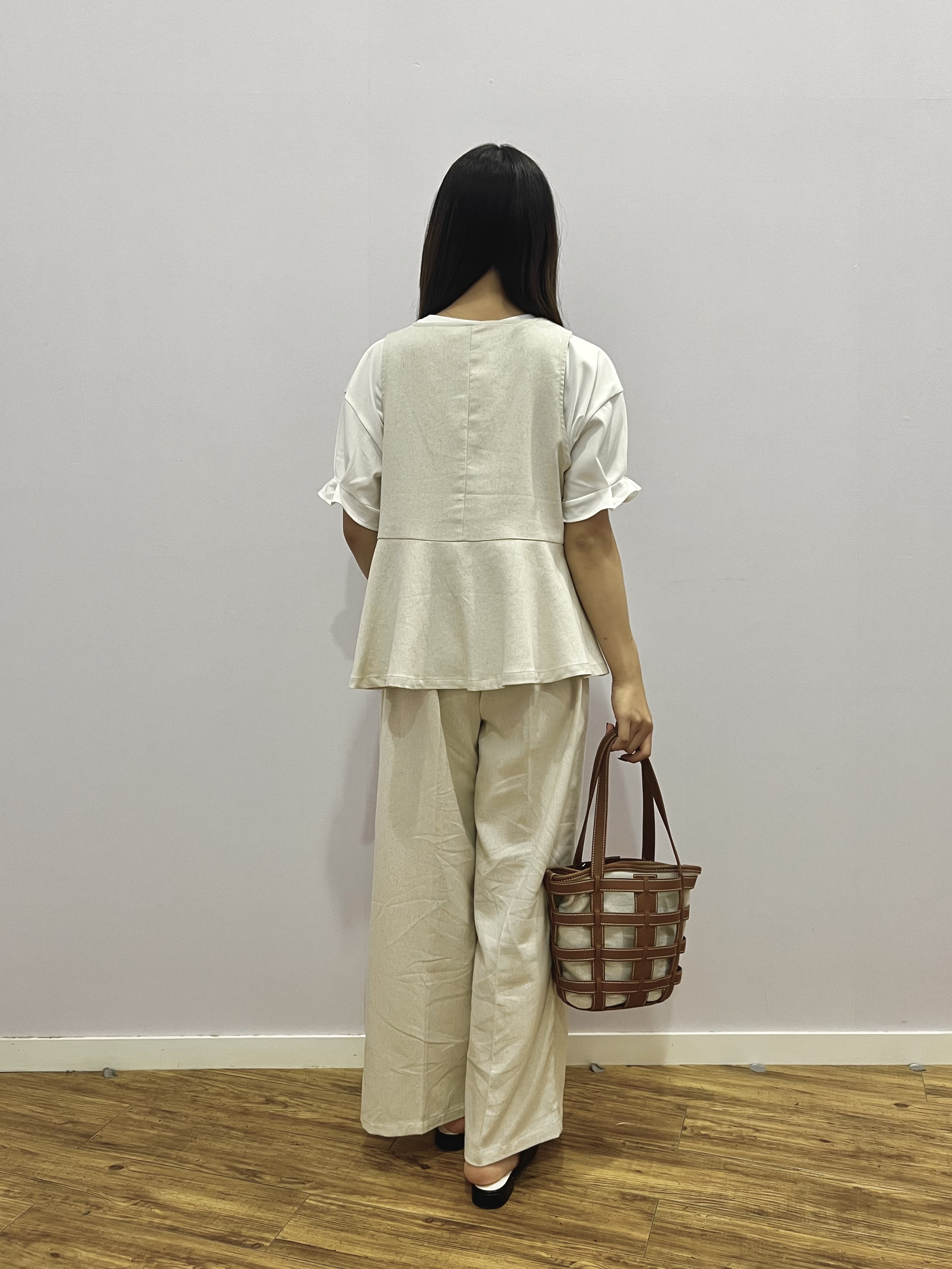しいなさんの「SHOO･LA･RUE｜【ひんやり/UV/S-LL】お袖ふんわり二の腕カバー ぷっくりラメプリントTシャツ」を使ったコーディネート