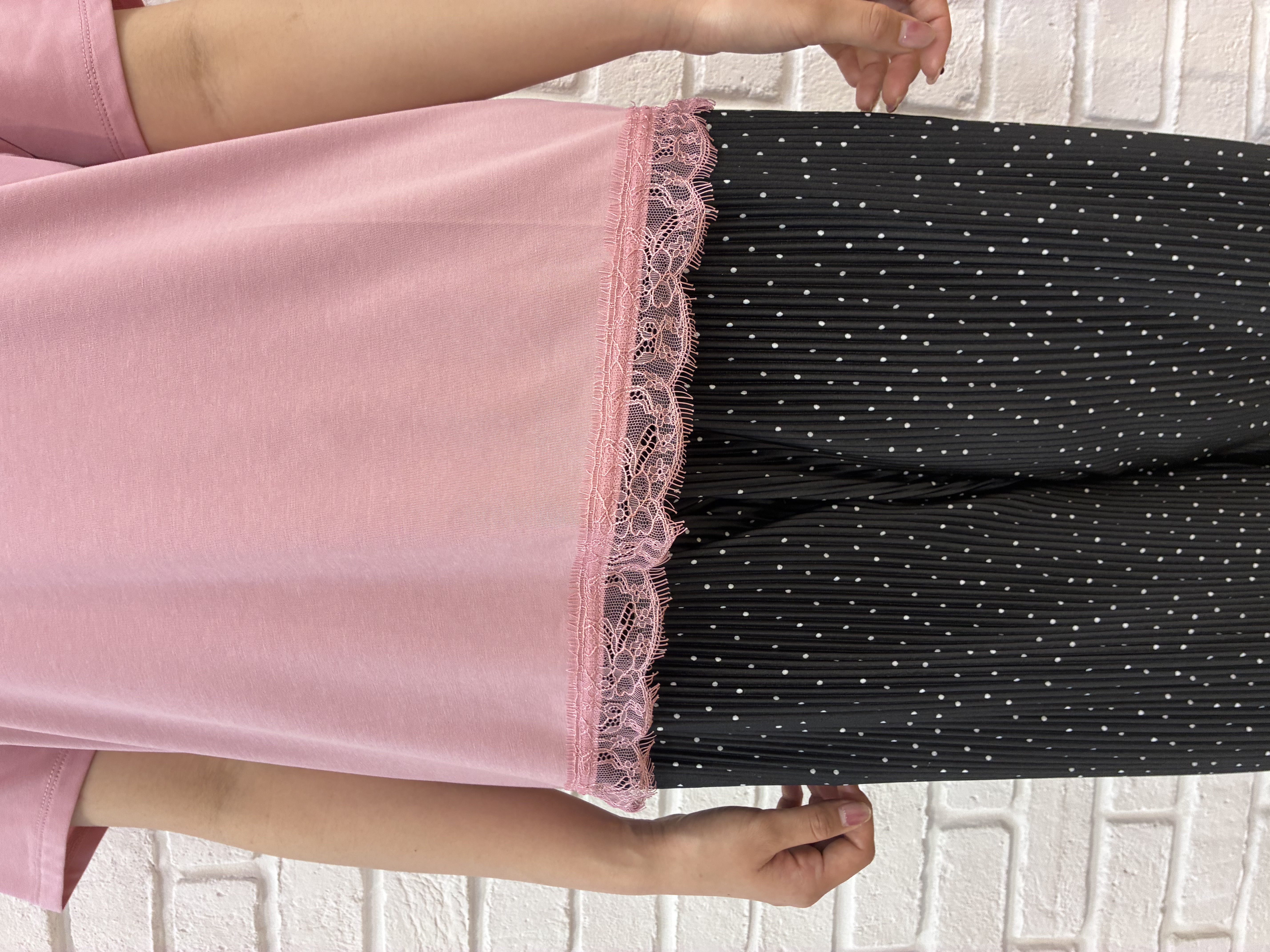 もんちゃんさんの「SHOO･LA･RUE｜【UV/S-LL/洗濯機可】真夏に着たい裾レースが女性らしさをプラスする プリントアソートTシャツ」を使ったコーディネート