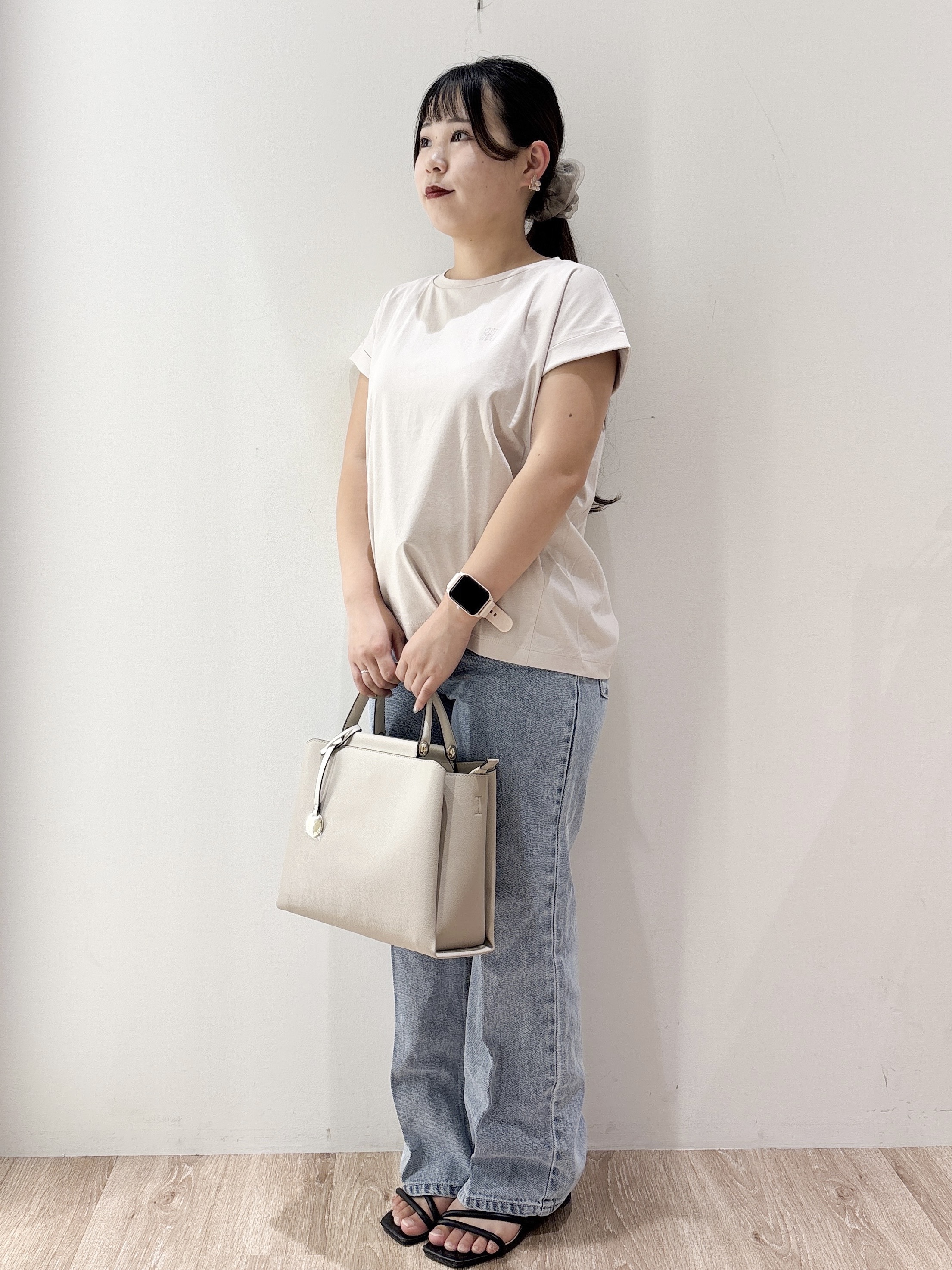 hinachiさんの「OPAQUE.CLIP｜【接触冷感／UV】ワンポイント刺繍Tシャツ《7col／XS~3L／洗濯機OK》」を使ったコーディネート