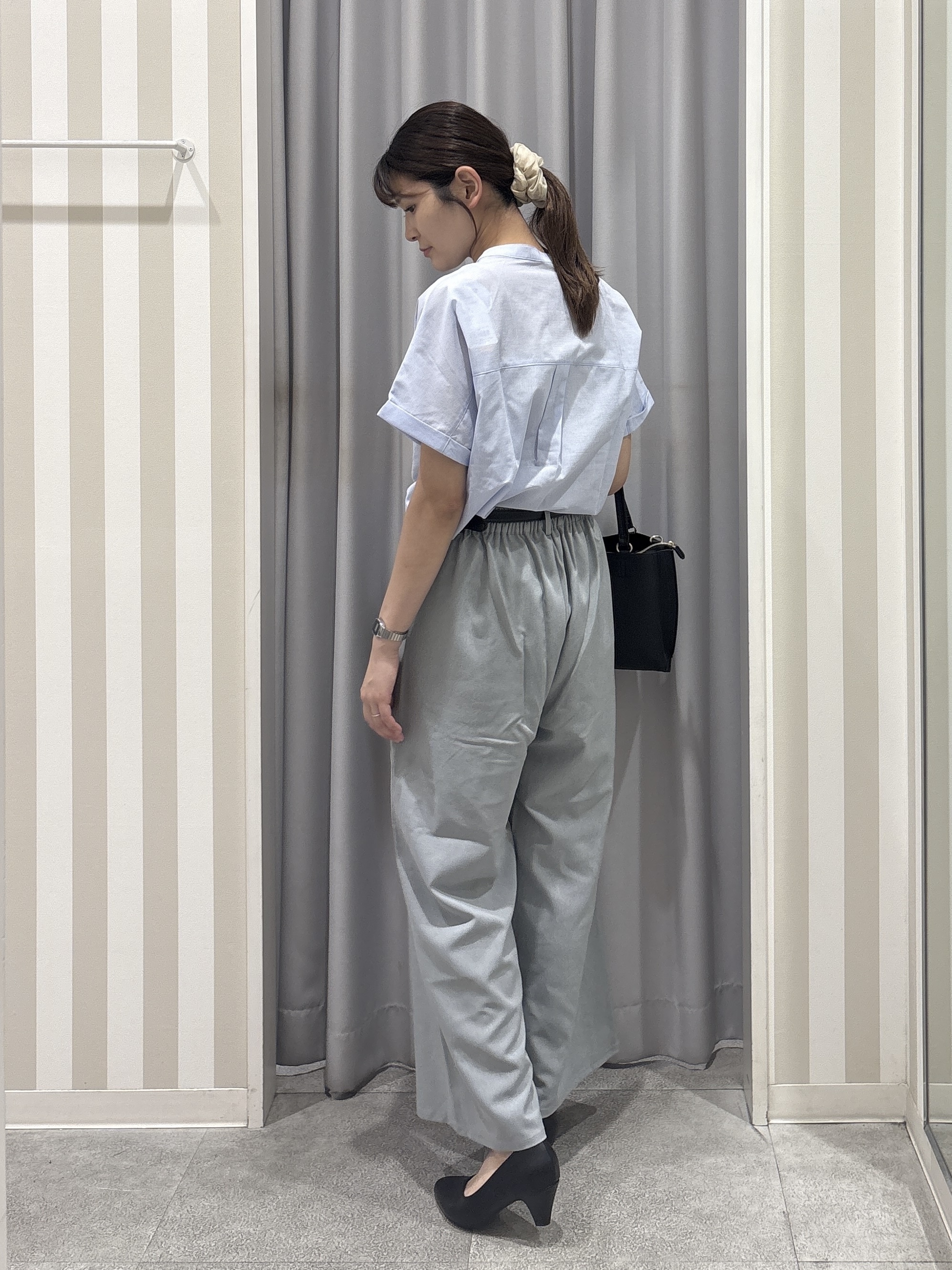 Rikaさんの「SHOO･LA･RUE｜【通気性〇/UV/S-LL】風が通り抜ける 半袖バンドカラーシアーシャツ」を使ったコーディネート