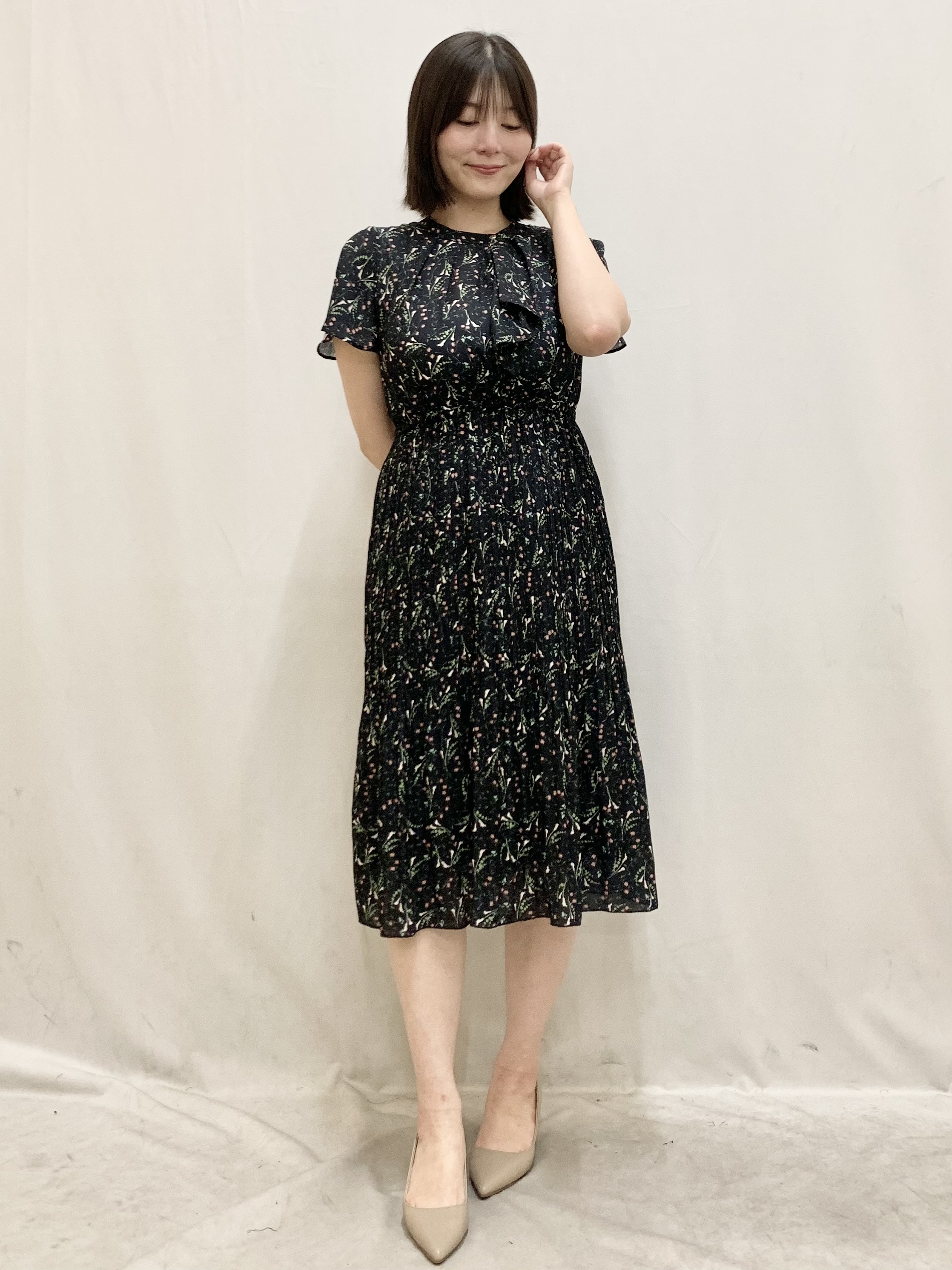 kasumiさんの「index｜◆【日比谷花壇コラボ】ラッフルタイプリーツワンピース【防シワ/洗濯機OK】」を使ったコーディネート