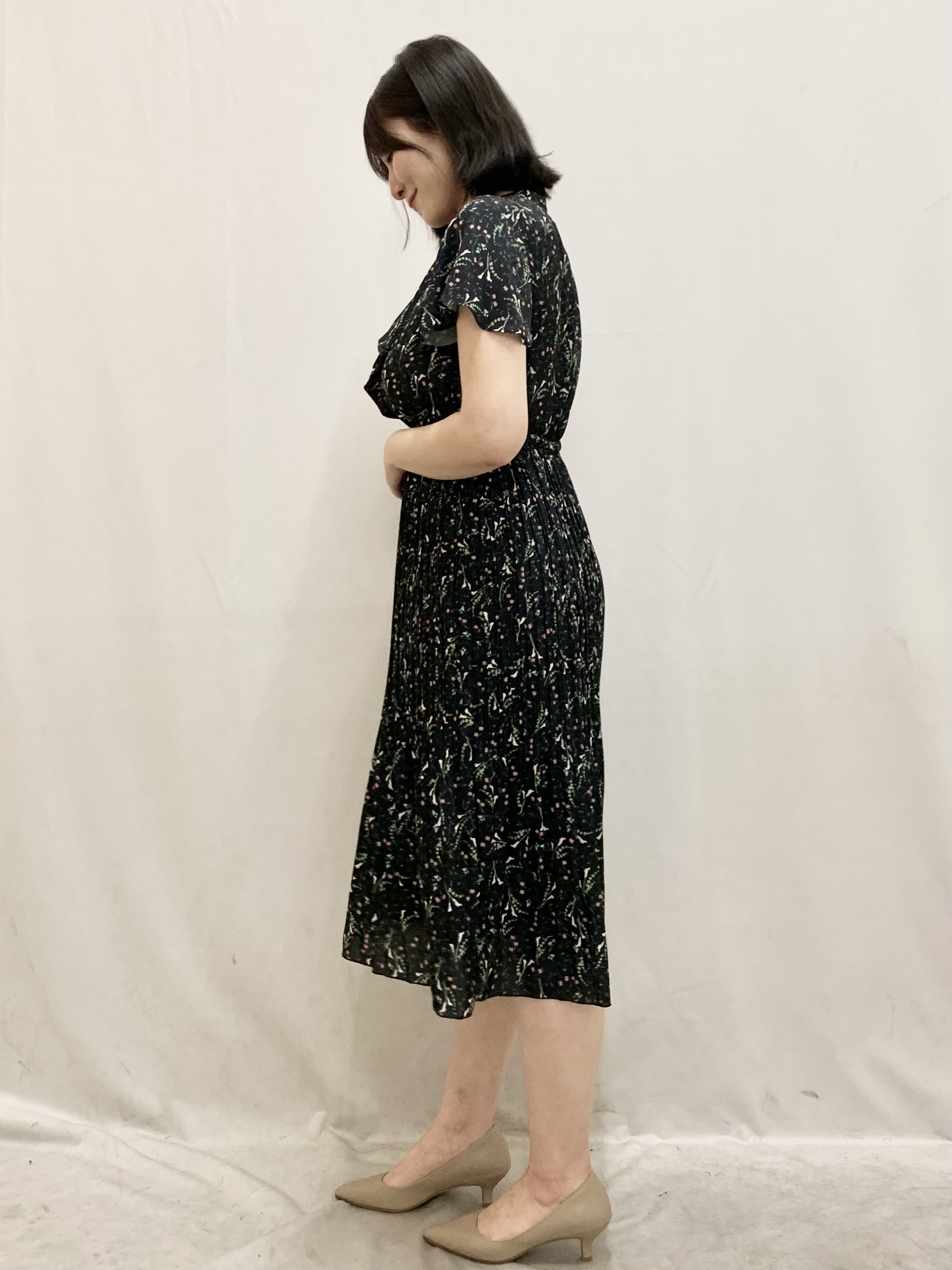 kasumiさんの「index｜◆【日比谷花壇コラボ】ラッフルタイプリーツワンピース【防シワ/洗濯機OK】」を使ったコーディネート