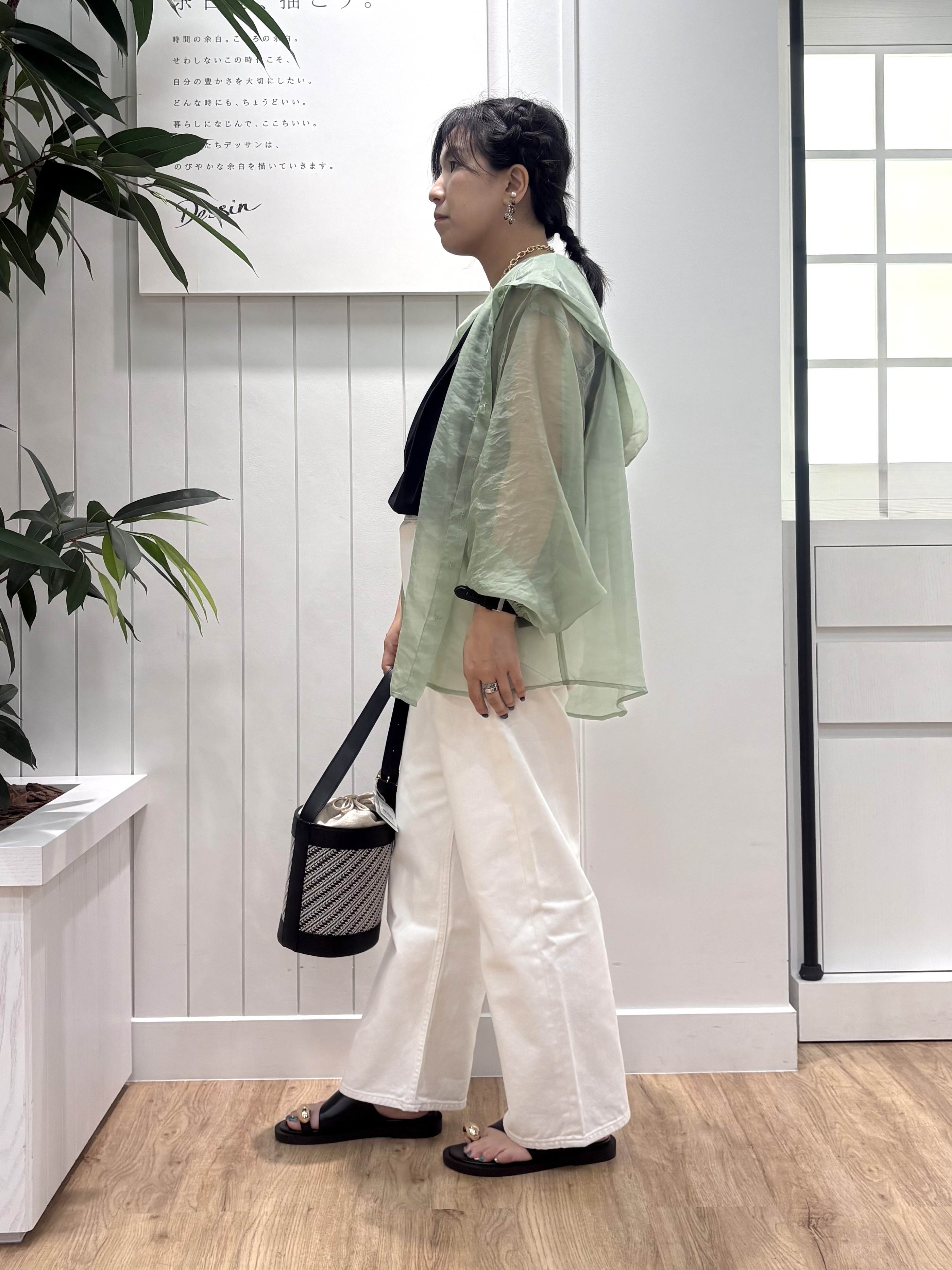 tomokoさんの「Dessin｜【洗える】エアリーシアーフードシャツ」を使ったコーディネート