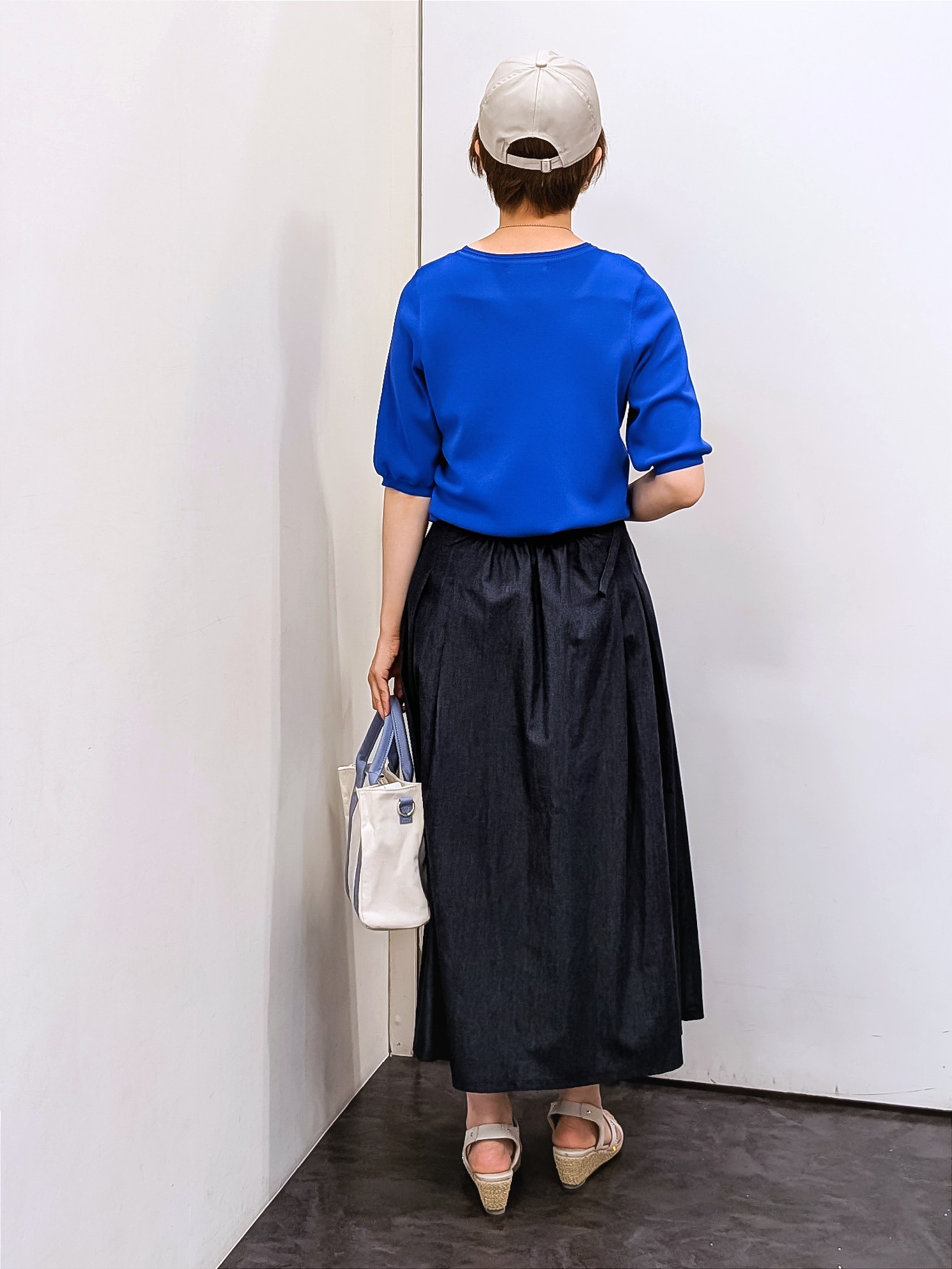 やまちゃんさんの「grove｜【シリーズ累計36万枚/UVカット・ひんやり・洗濯機OK】やわらかドライタッチ 五分袖クルーネックニ」を使ったコーディネート