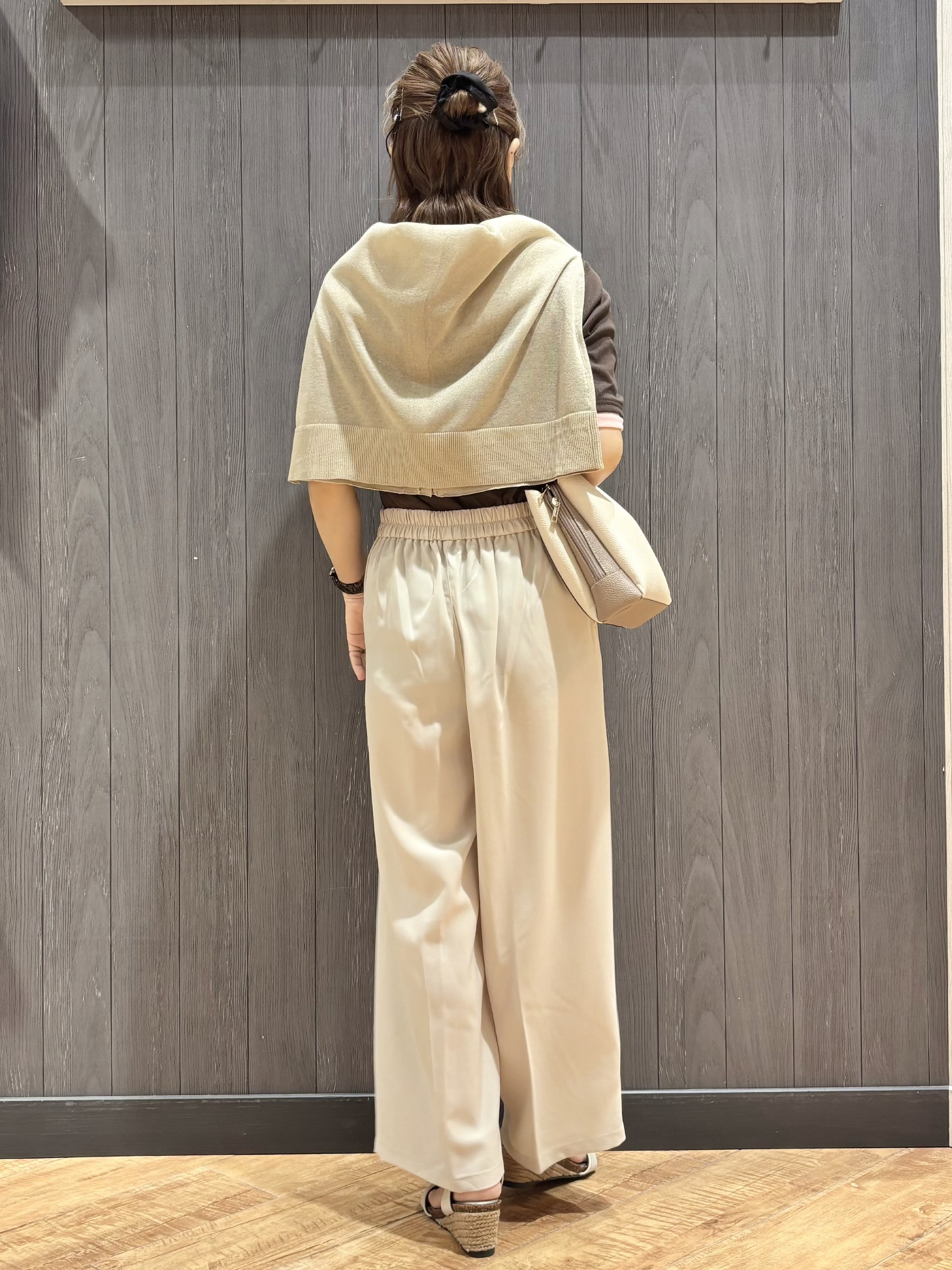 meiさんの「SHOO･LA･RUE｜【通気性〇/洗濯機可/S-LL】シアーラメカーディガン」を使ったコーディネート