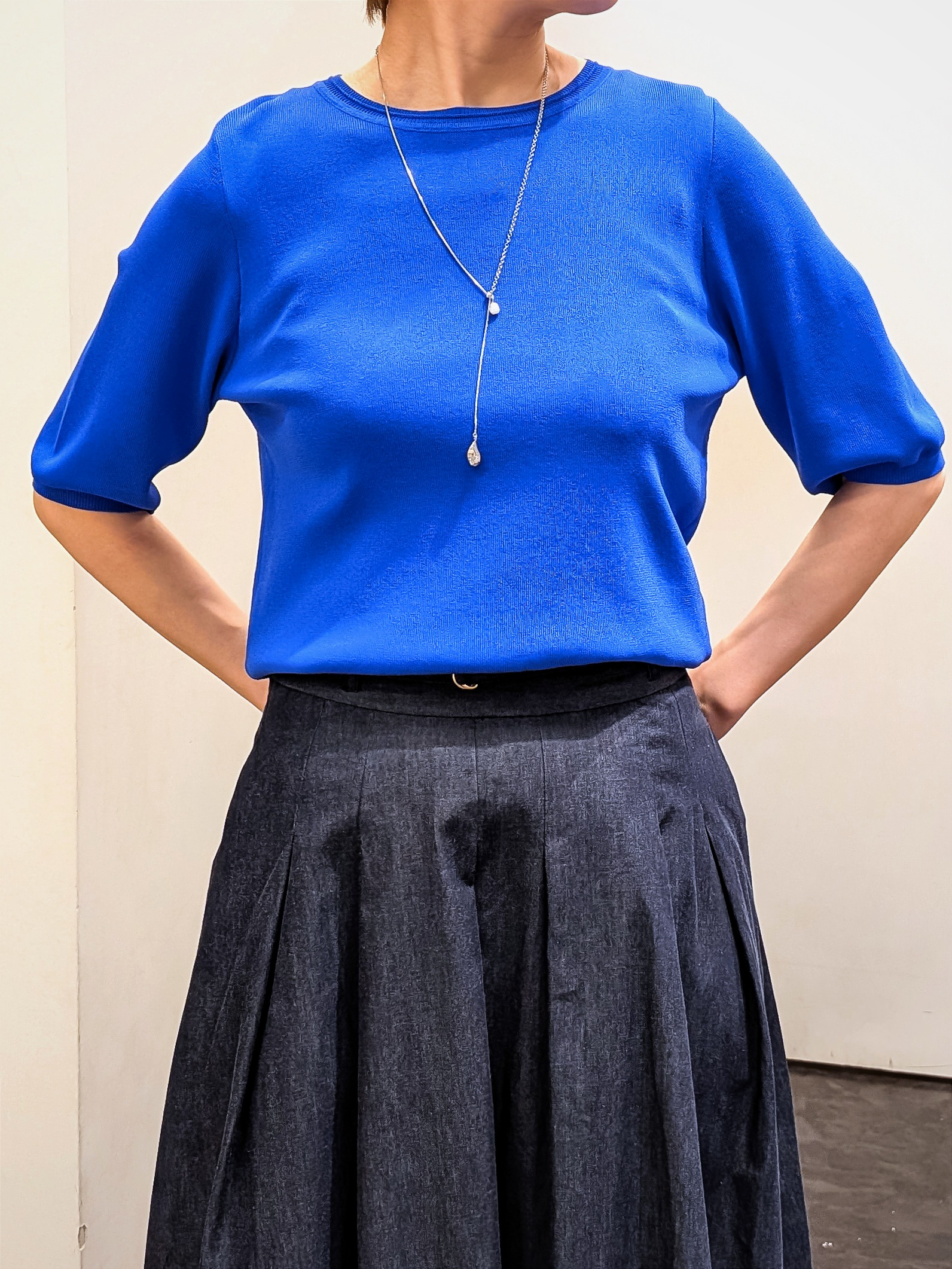 やまちゃんさんの「grove｜【シリーズ累計36万枚/UVカット・ひんやり・洗濯機OK】やわらかドライタッチ 五分袖クルーネックニ」を使ったコーディネート