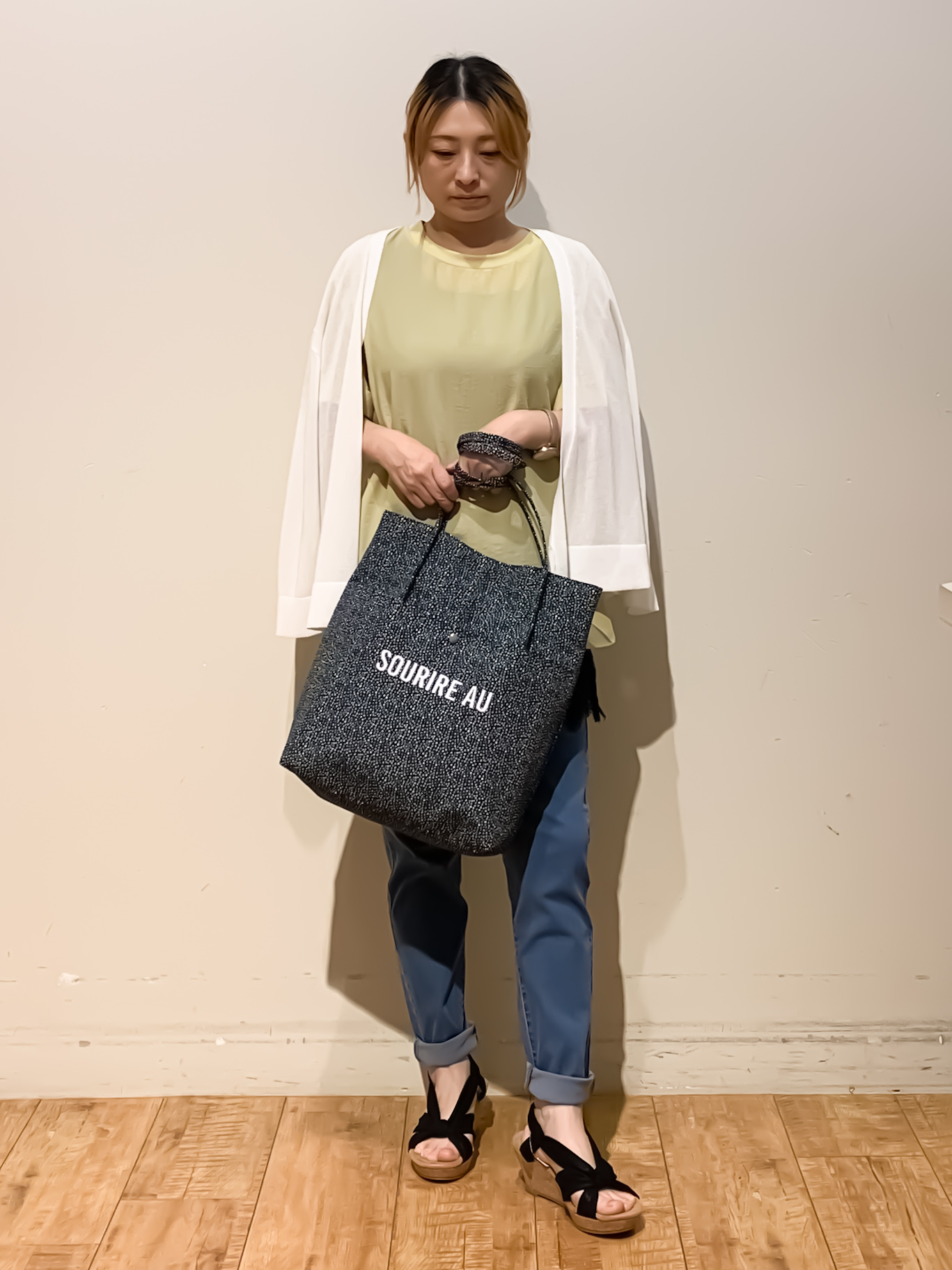 MEGさんの「SHOO･LA･RUE｜【洗濯機可/S-LL】オンにもオフにも マルチに使えるボタンレスカーディガン」を使ったコーディネート
