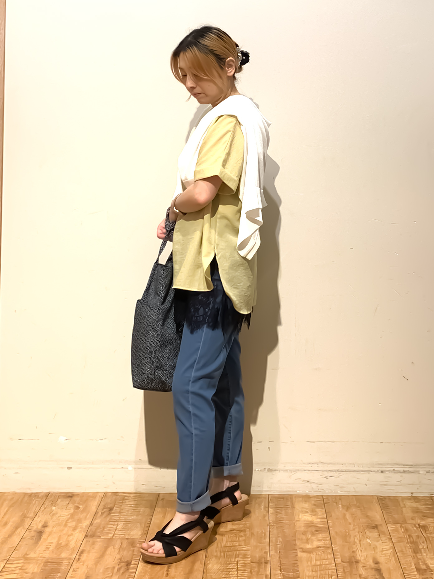 MEGさんの「SHOO･LA･RUE｜【洗濯機可/S-LL】オンにもオフにも マルチに使えるボタンレスカーディガン」を使ったコーディネート