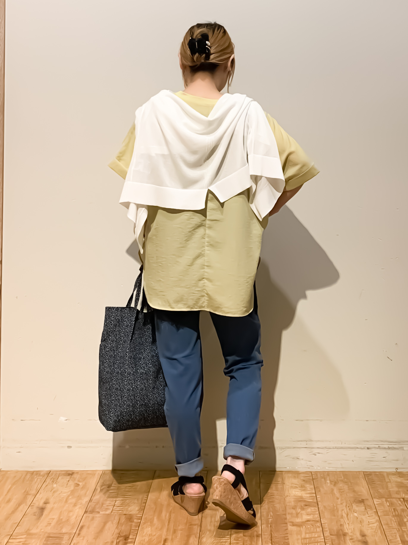 MEGさんの「SHOO･LA･RUE｜【洗濯機可/S-LL】オンにもオフにも マルチに使えるボタンレスカーディガン」を使ったコーディネート