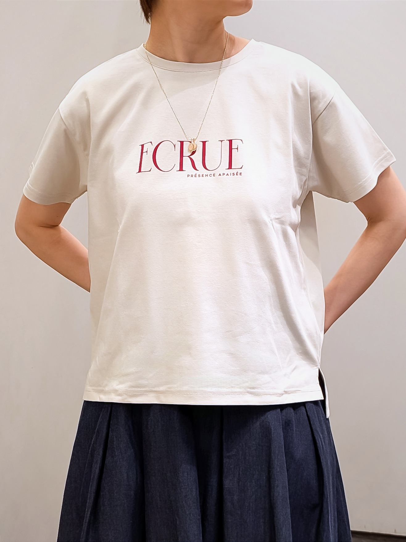やまちゃんさんの「grove｜【遮熱／吸水速乾／UVカット】ベーシックロゴTシャツ」を使ったコーディネート