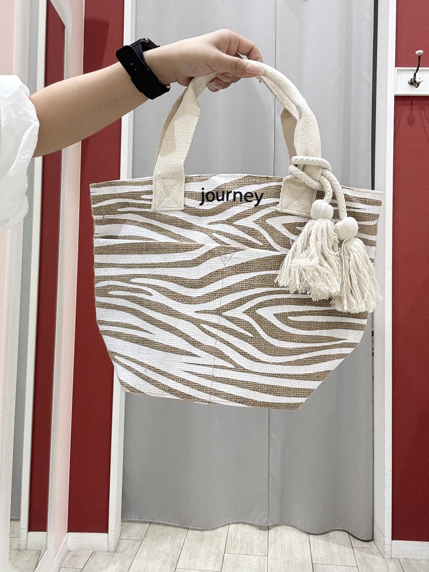 shioさんの「SHOO･LA･RUE｜【洗濯機可】バルーンスリーブで二の腕カバー キーネック5分袖ブラウス」を使ったコーディネート