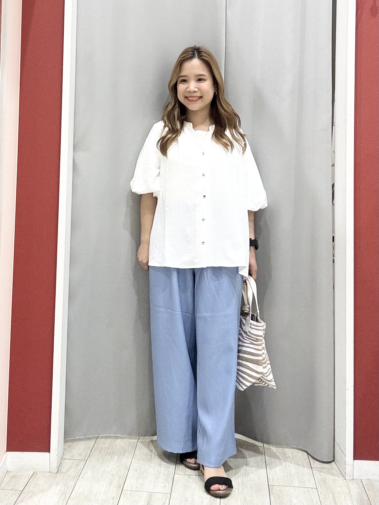 shioさんの「SHOO･LA･RUE｜【洗濯機可】バルーンスリーブで二の腕カバー キーネック5分袖ブラウス」を使ったコーディネート