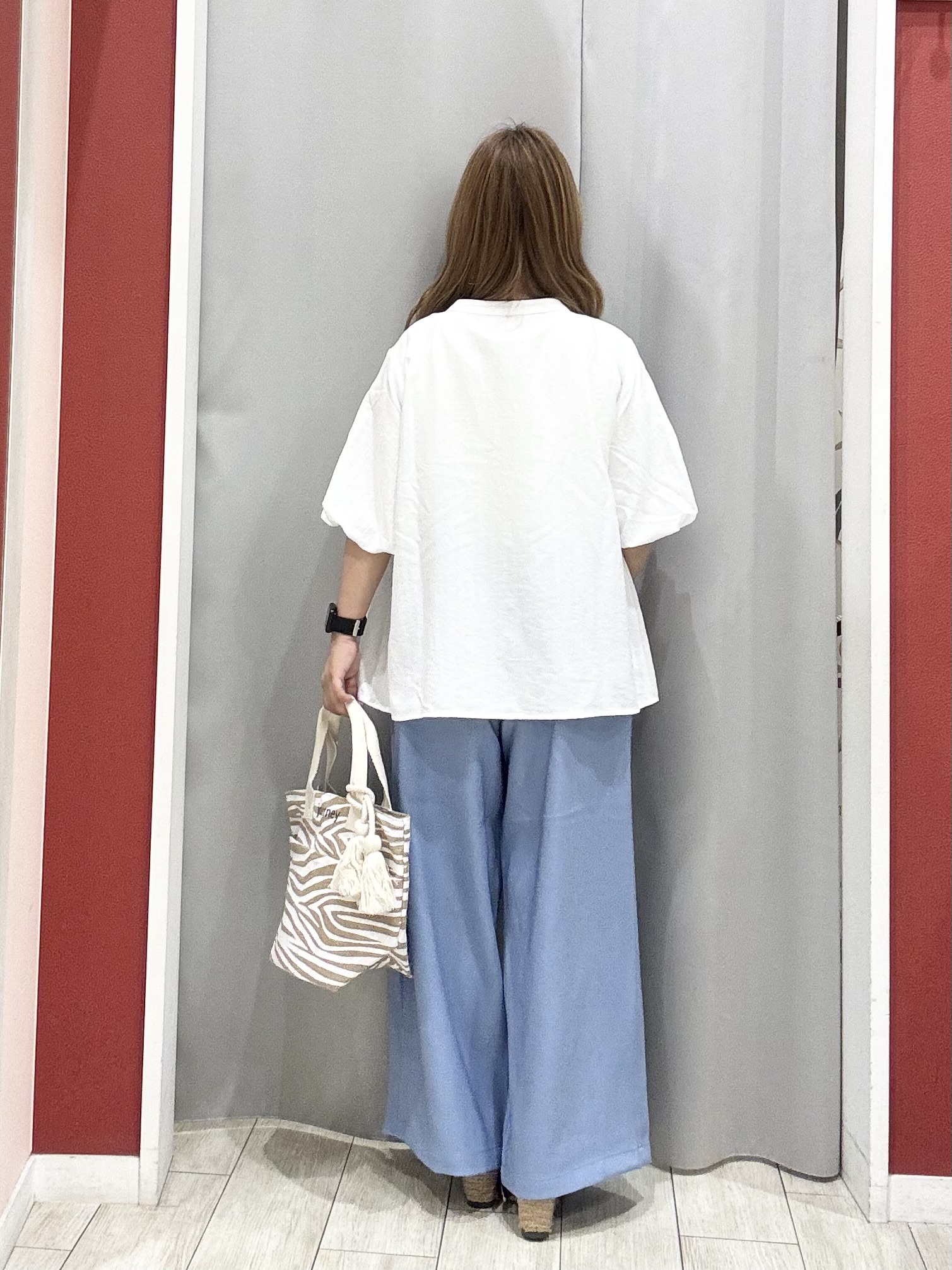 shioさんの「SHOO･LA･RUE｜【洗濯機可】バルーンスリーブで二の腕カバー キーネック5分袖ブラウス」を使ったコーディネート