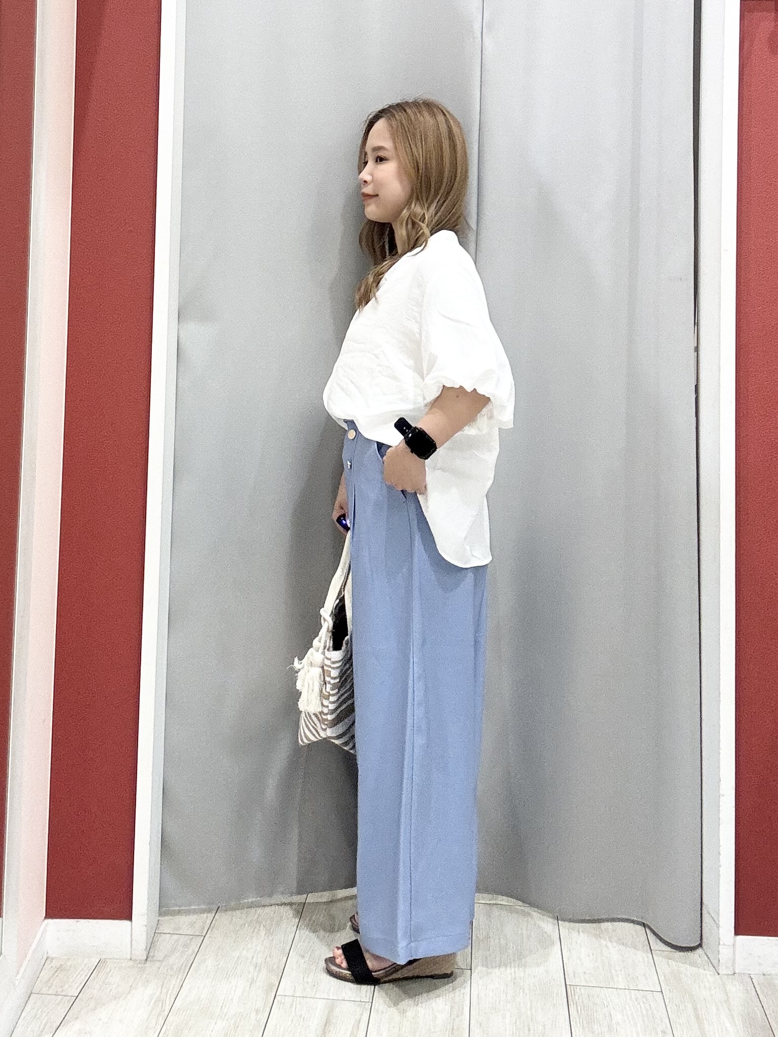 shioさんの「SHOO･LA･RUE｜【洗濯機可】バルーンスリーブで二の腕カバー キーネック5分袖ブラウス」を使ったコーディネート
