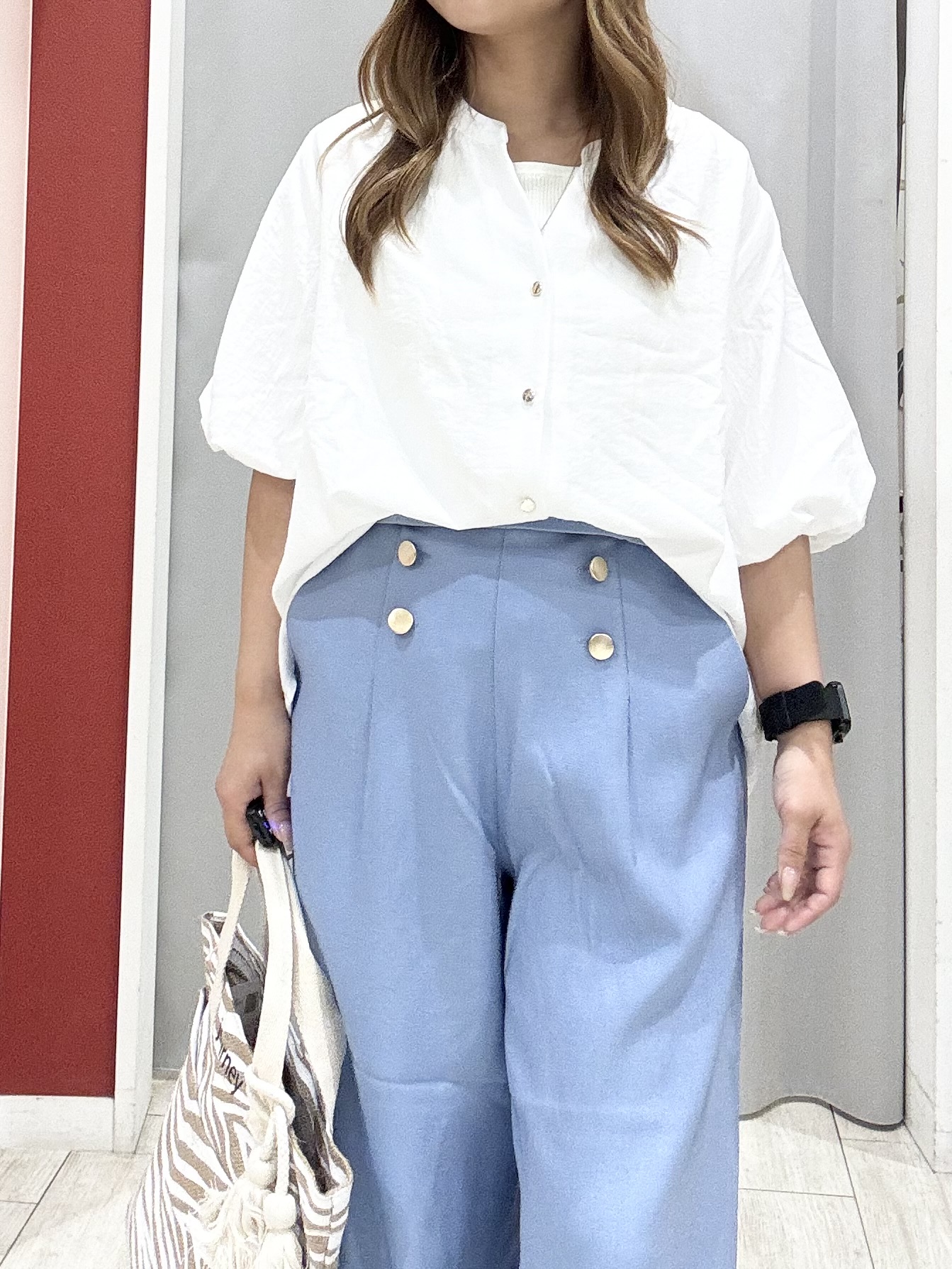 shioさんの「SHOO･LA･RUE｜【洗濯機可】バルーンスリーブで二の腕カバー キーネック5分袖ブラウス」を使ったコーディネート