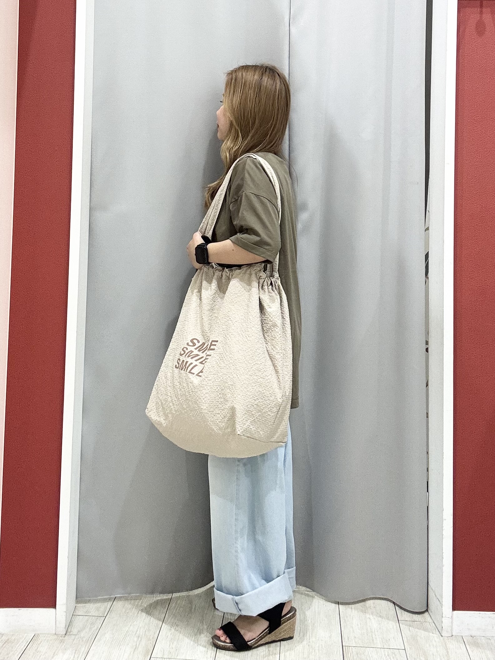 shioさんの「SHOO･LA･RUE｜【体型カバー/S-LL/洗濯機可】インせず決まる フロントタックデザインTシャツ」を使ったコーディネート