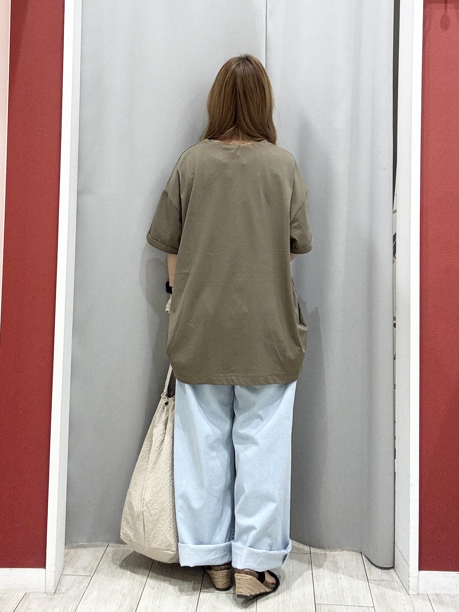 shioさんの「SHOO･LA･RUE｜【体型カバー/S-LL/洗濯機可】インせず決まる フロントタックデザインTシャツ」を使ったコーディネート