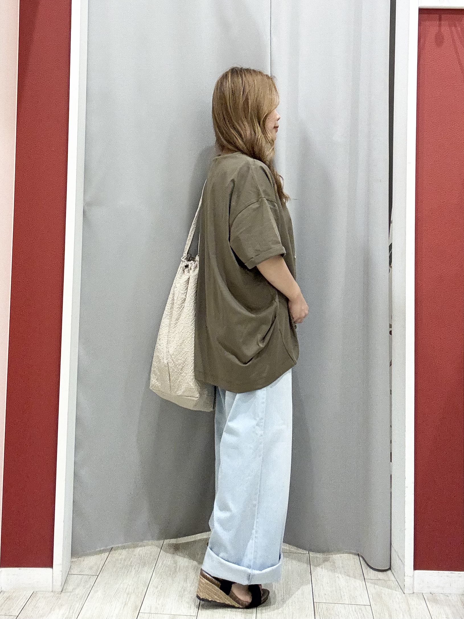 shioさんの「SHOO･LA･RUE｜【体型カバー/S-LL/洗濯機可】インせず決まる フロントタックデザインTシャツ」を使ったコーディネート