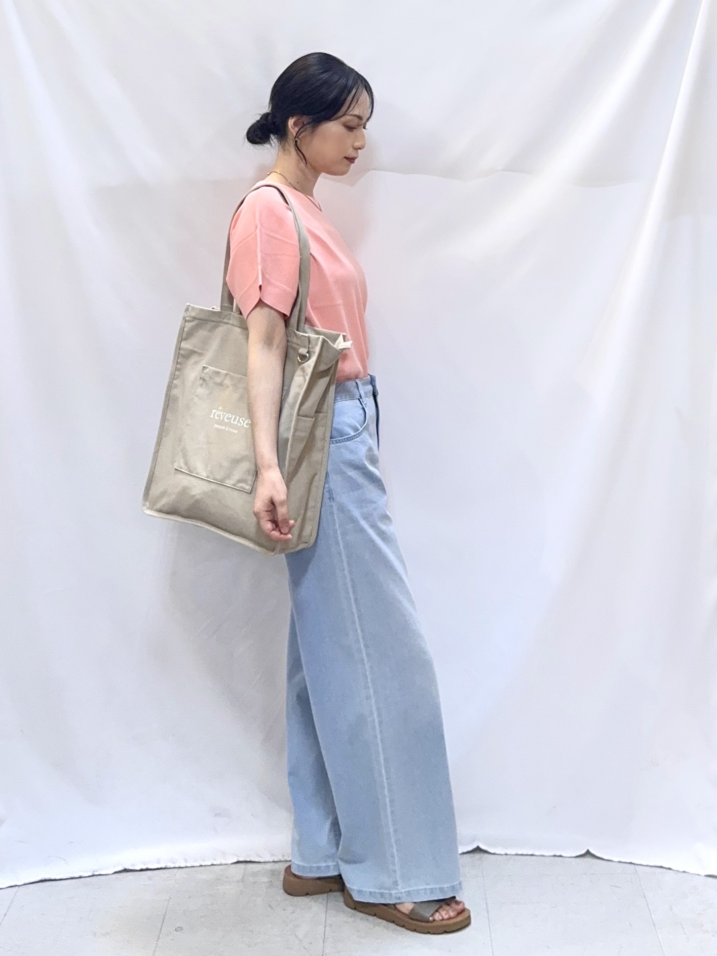 𝐇𝐢𝐫𝐨𝐦𝐢さんの「SHOO･LA･RUE｜【毎日洗える/UV】二の腕隠れる さらっとドルマン半袖ニット」を使ったコーディネート