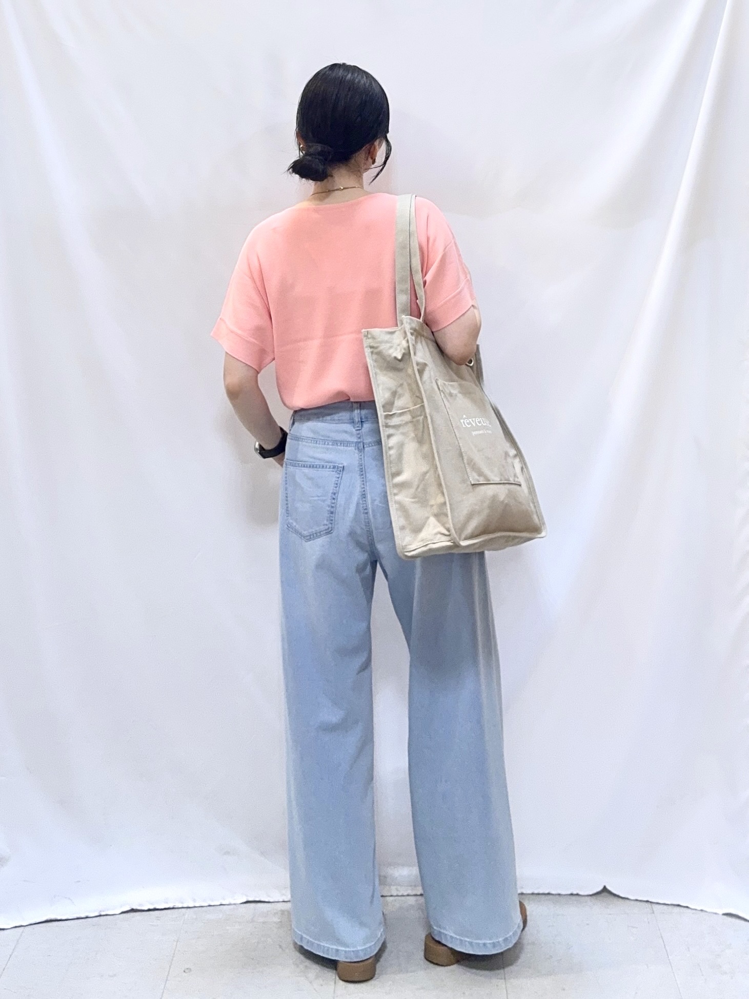 𝐇𝐢𝐫𝐨𝐦𝐢さんの「SHOO･LA･RUE｜【毎日洗える/UV】二の腕隠れる さらっとドルマン半袖ニット」を使ったコーディネート