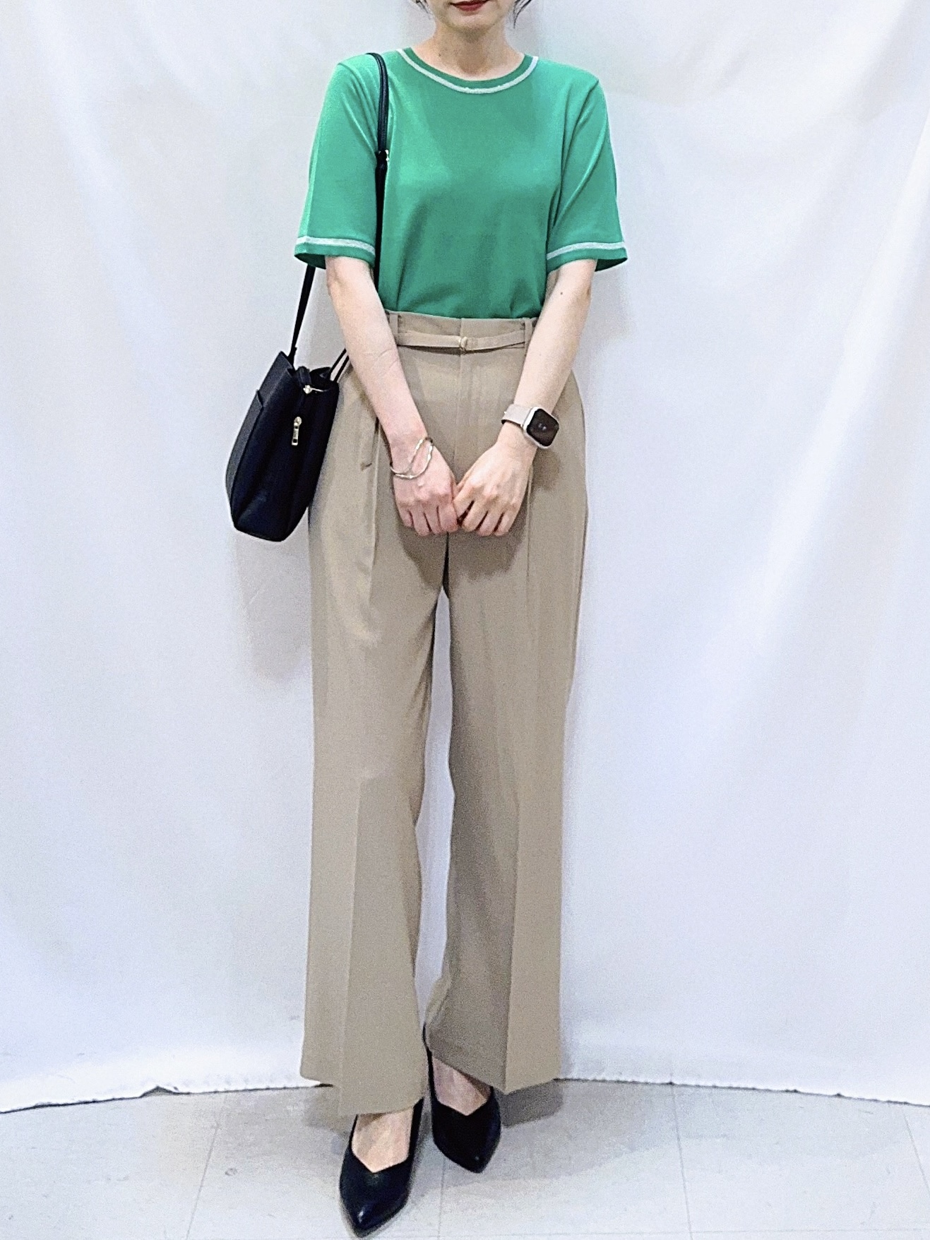 𝐇𝐢𝐫𝐨𝐦𝐢さんの「SHOO･LA･RUE｜【洗濯機可/S-LL】キラッと華やか ラメライン五分袖ニット」を使ったコーディネート