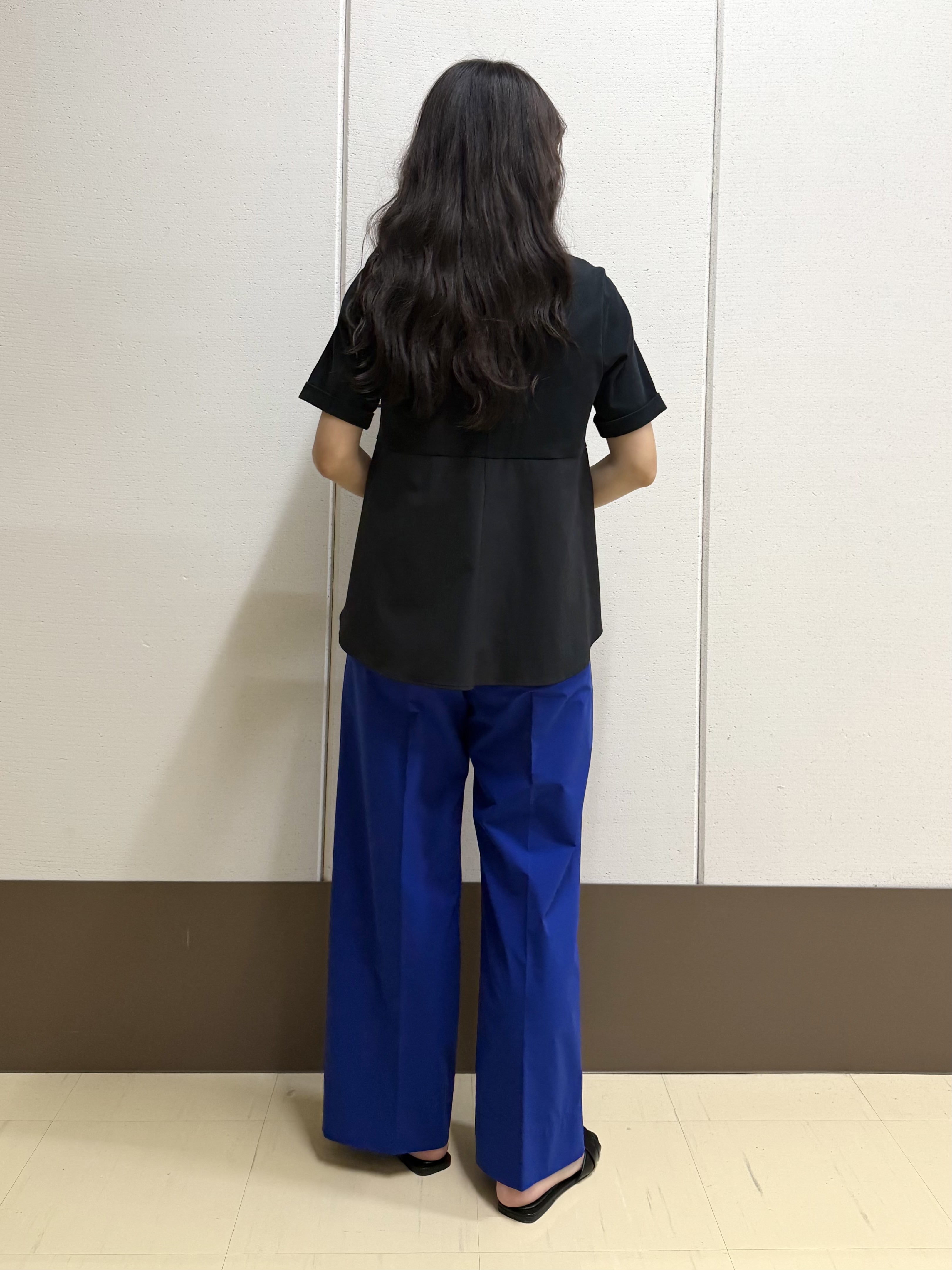 mamiさんの「INDIVI｜【バックシャン】異素材ドッキングプルオーバー」を使ったコーディネート