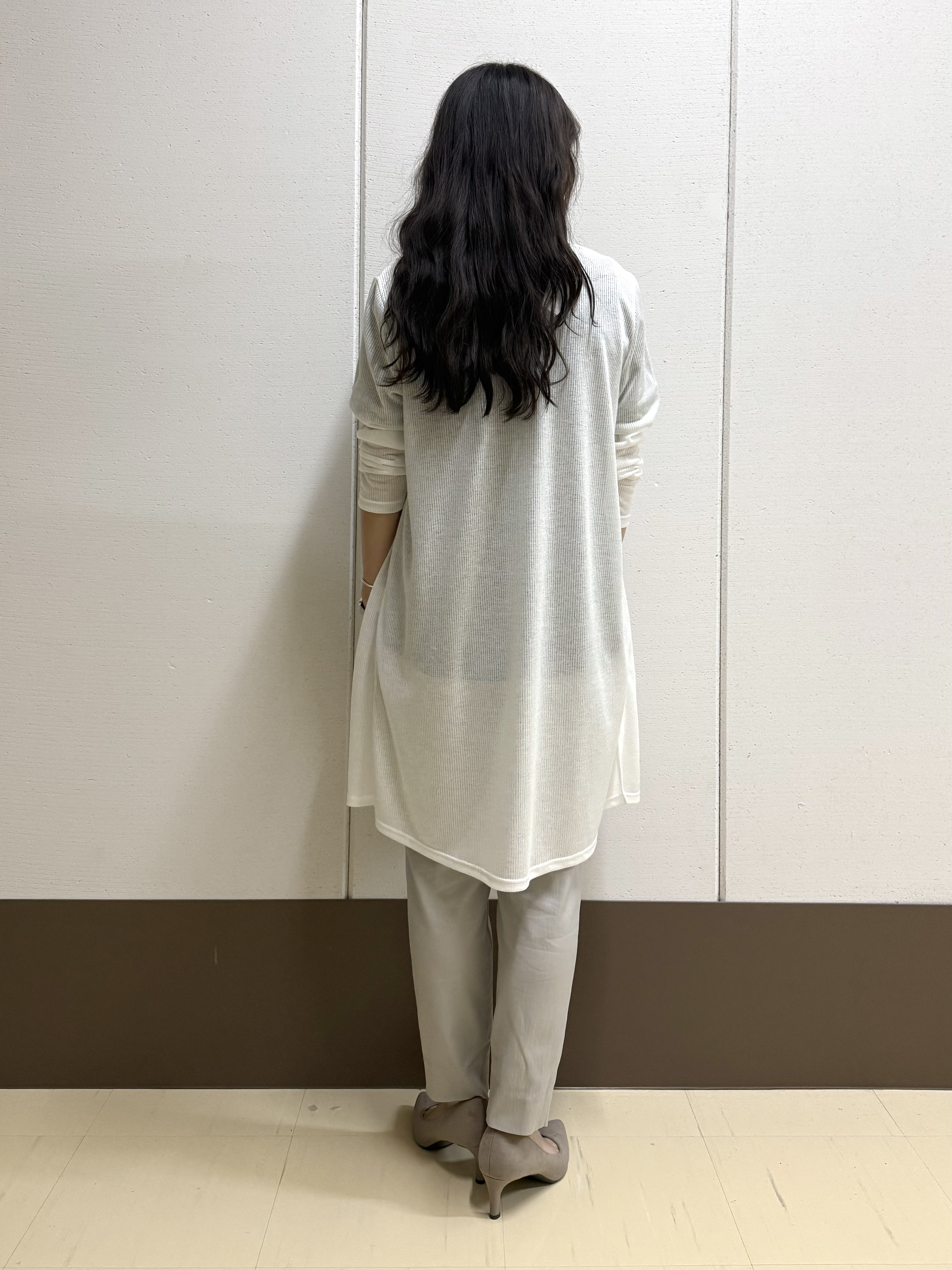 mamiさんの「INDIVI｜【バックシャン】異素材ドッキングプルオーバー」を使ったコーディネート