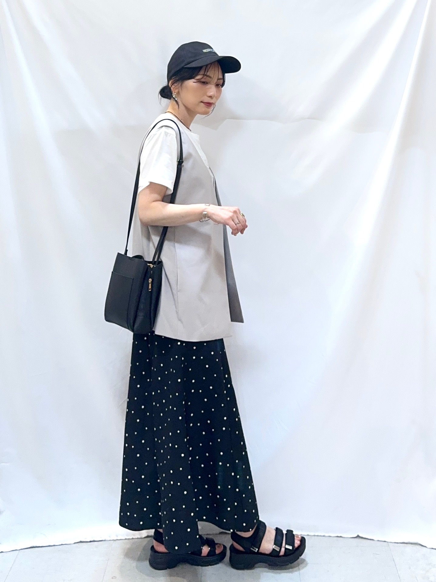 𝐇𝐢𝐫𝐨𝐦𝐢さんの「SHOO･LA･RUE｜【セットアップ可/洗濯後しわになりにくい/S-LL】シンプルで合わせやすい ノーカラージレ」を使ったコーディネート