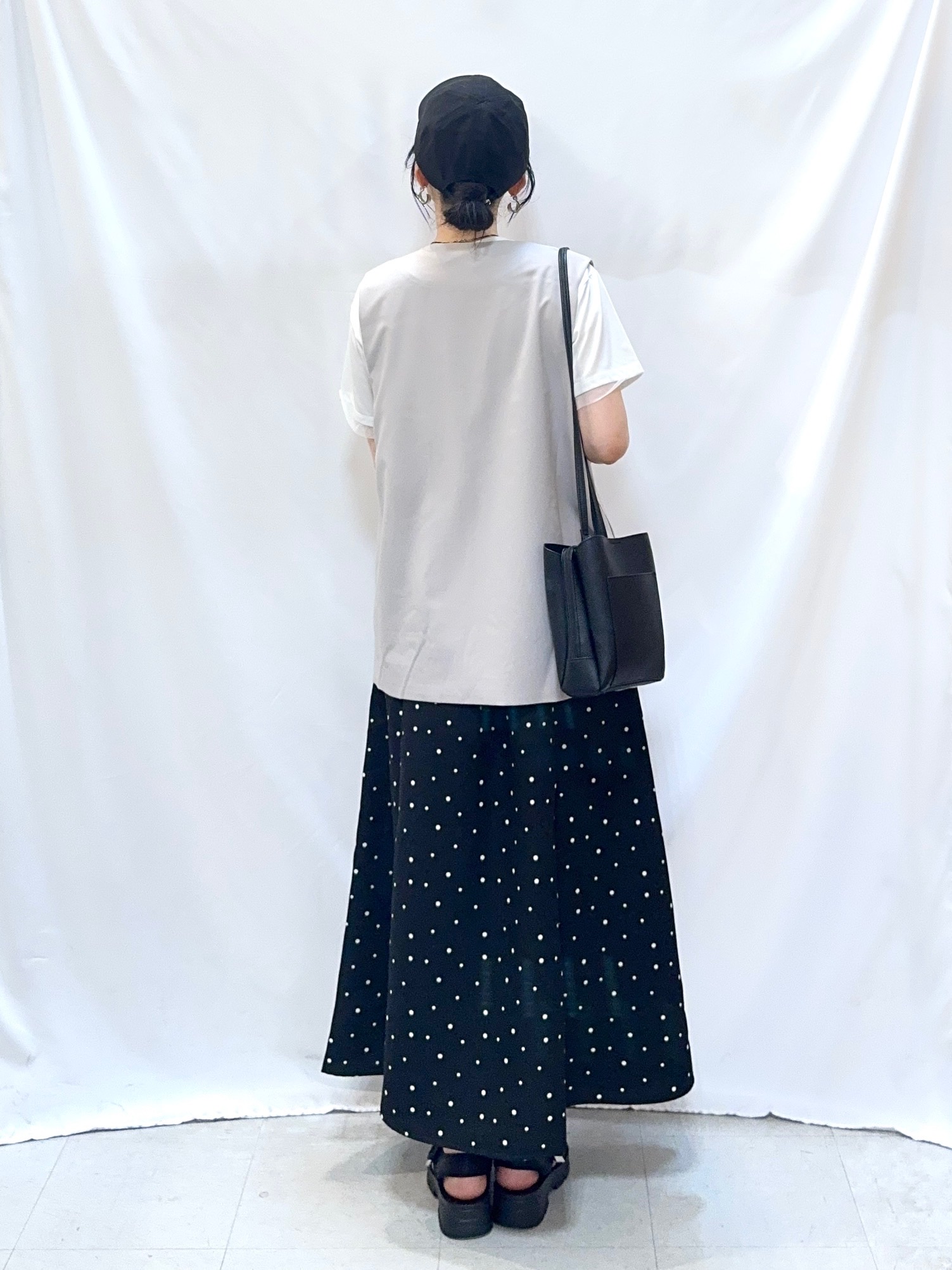 𝐇𝐢𝐫𝐨𝐦𝐢さんの「SHOO･LA･RUE｜【セットアップ可/洗濯後しわになりにくい/S-LL】シンプルで合わせやすい ノーカラージレ」を使ったコーディネート