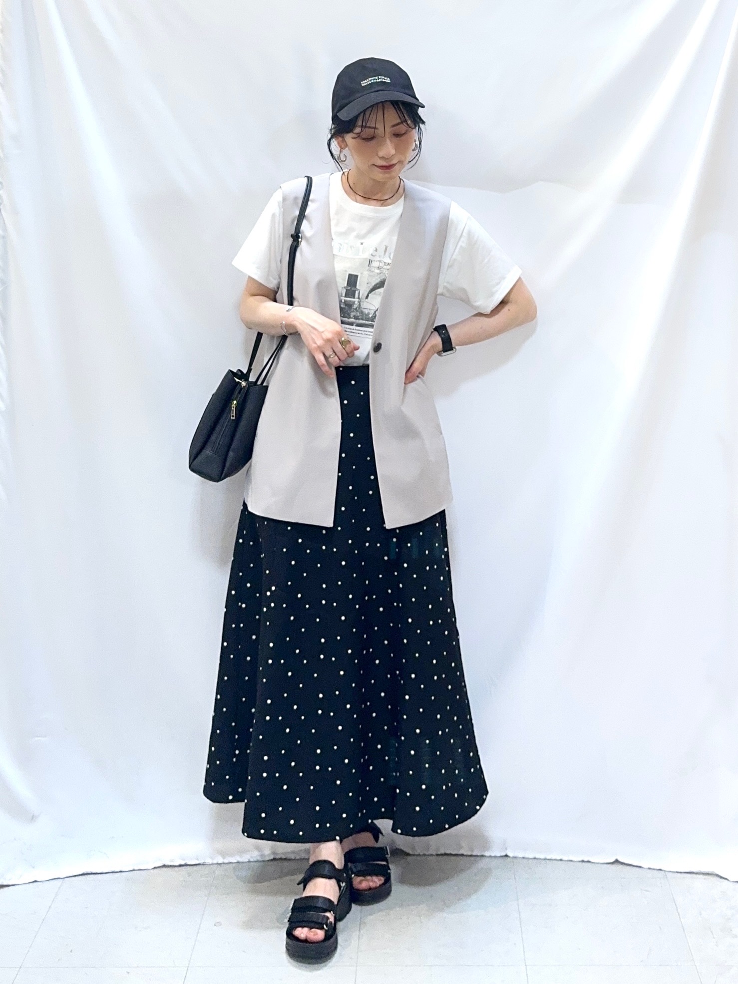 𝐇𝐢𝐫𝐨𝐦𝐢さんの「SHOO･LA･RUE｜【セットアップ可/洗濯後しわになりにくい/S-LL】シンプルで合わせやすい ノーカラージレ」を使ったコーディネート