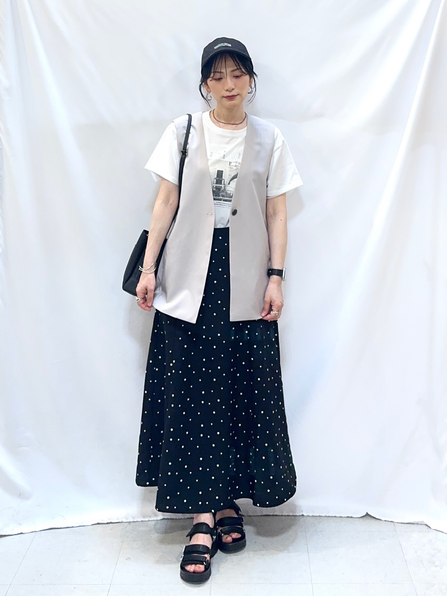 𝐇𝐢𝐫𝐨𝐦𝐢さんの「SHOO･LA･RUE｜【セットアップ可/洗濯後しわになりにくい/S-LL】シンプルで合わせやすい ノーカラージレ」を使ったコーディネート