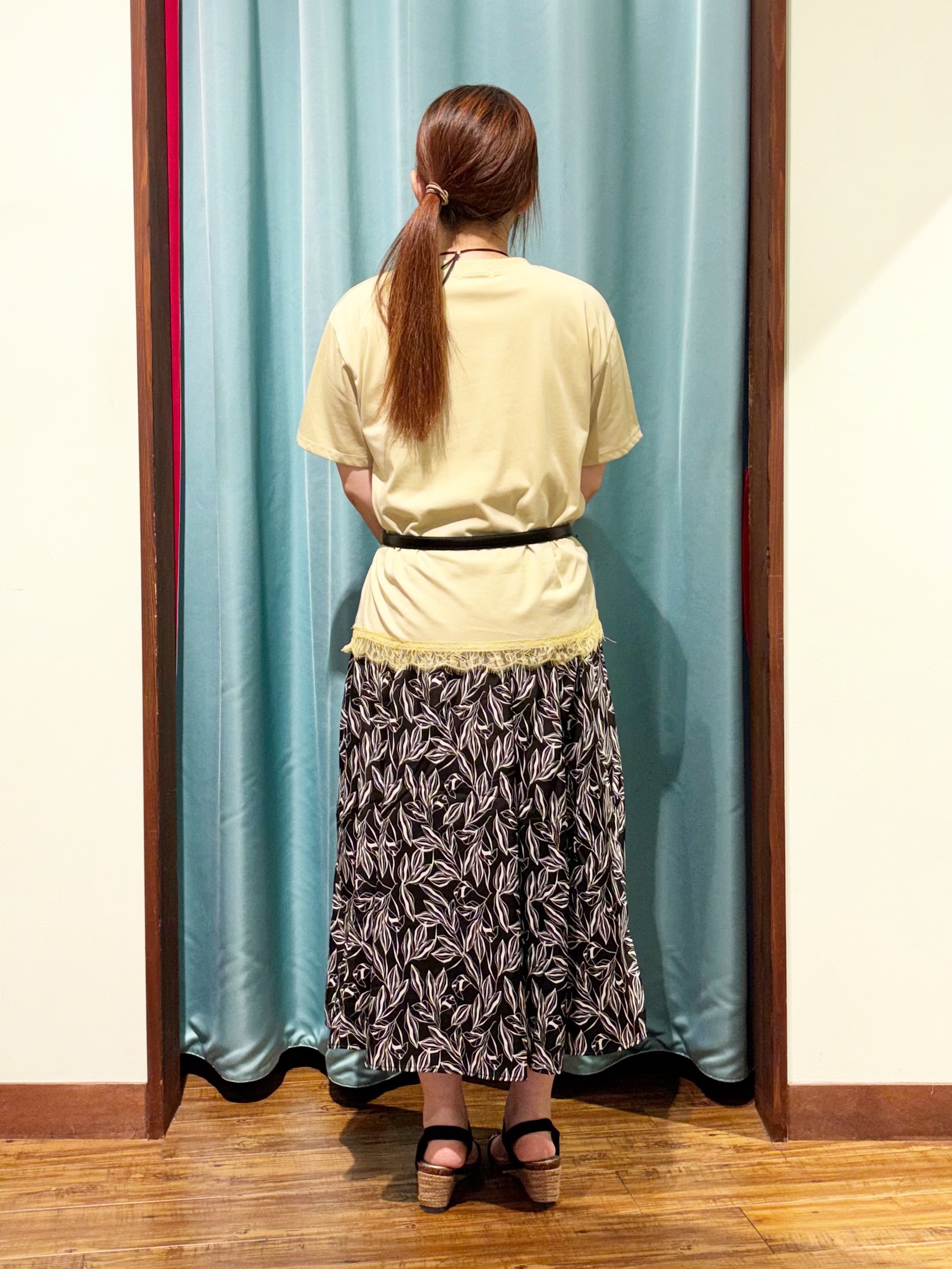 tukiさんの「SHOO･LA･RUE｜【UV/S-LL/洗濯機可】真夏に着たい裾レースが女性らしさをプラスする プリントアソートTシャツ」を使ったコーディネート