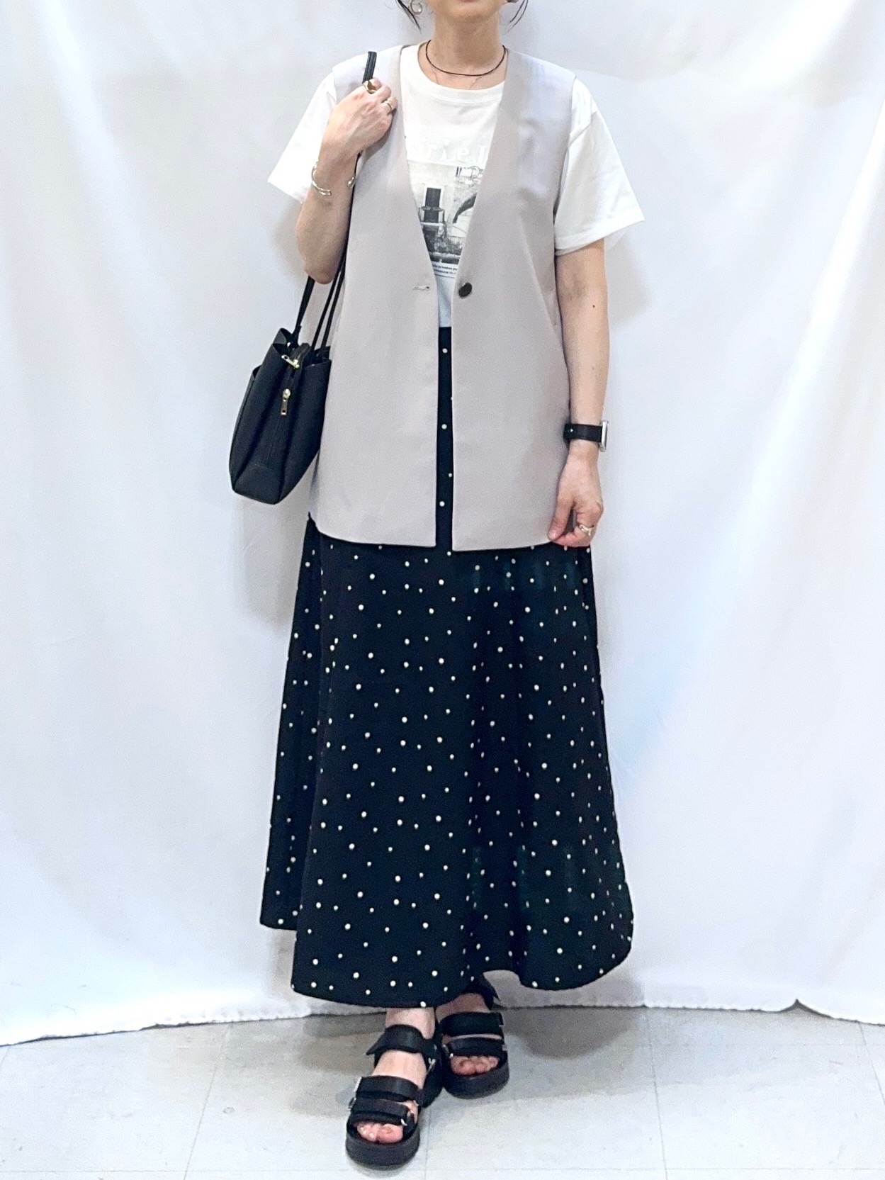𝐇𝐢𝐫𝐨𝐦𝐢さんの「SHOO･LA･RUE｜【セットアップ可/洗濯後しわになりにくい/S-LL】シンプルで合わせやすい ノーカラージレ」を使ったコーディネート