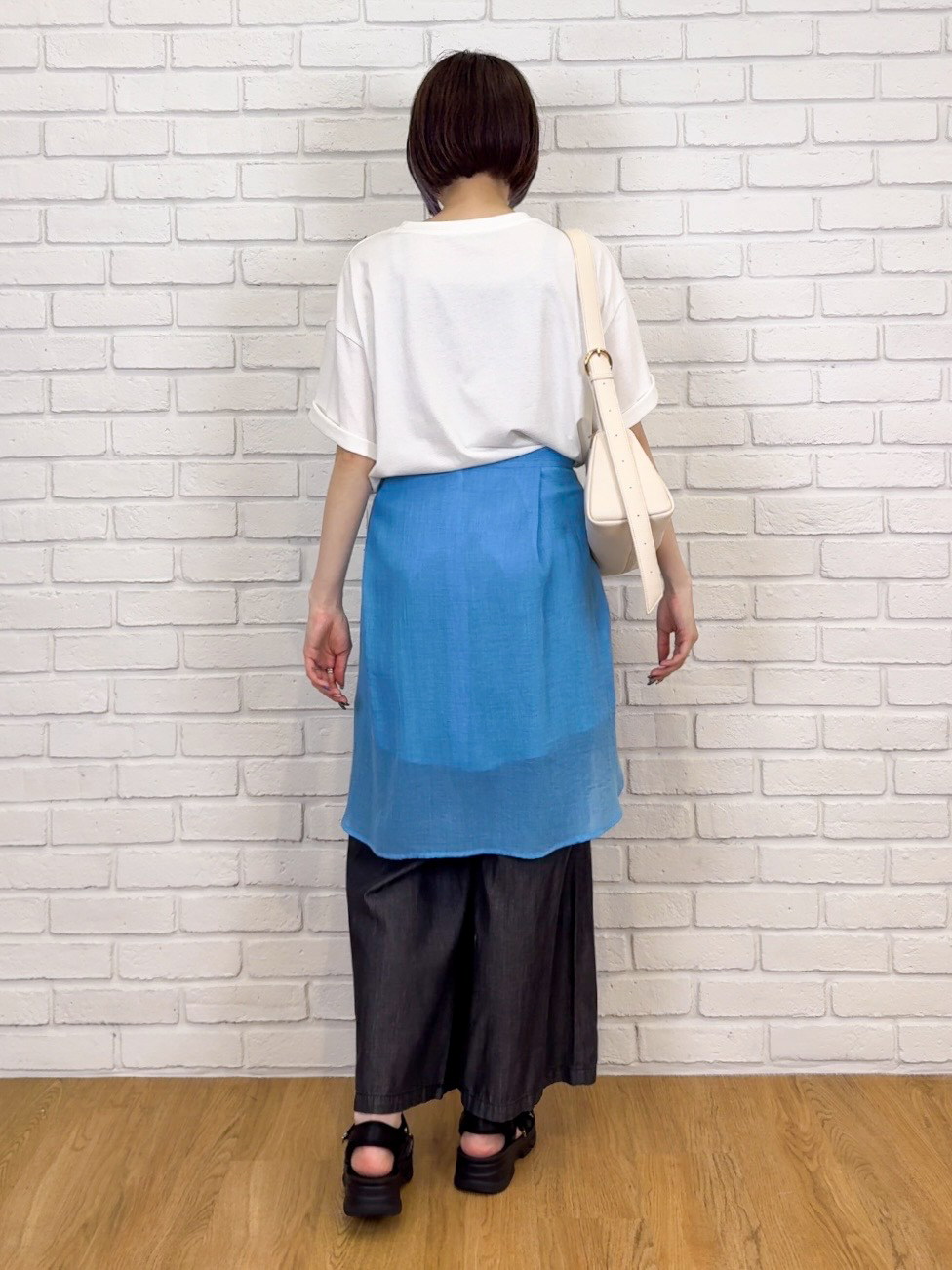 𝐜𝐡𝐢𝐤𝐚さんの「SHOO･LA･RUE｜【綿100％/S-LL/プチプラ】選べる3柄 プリントアソートTシャツ」を使ったコーディネート