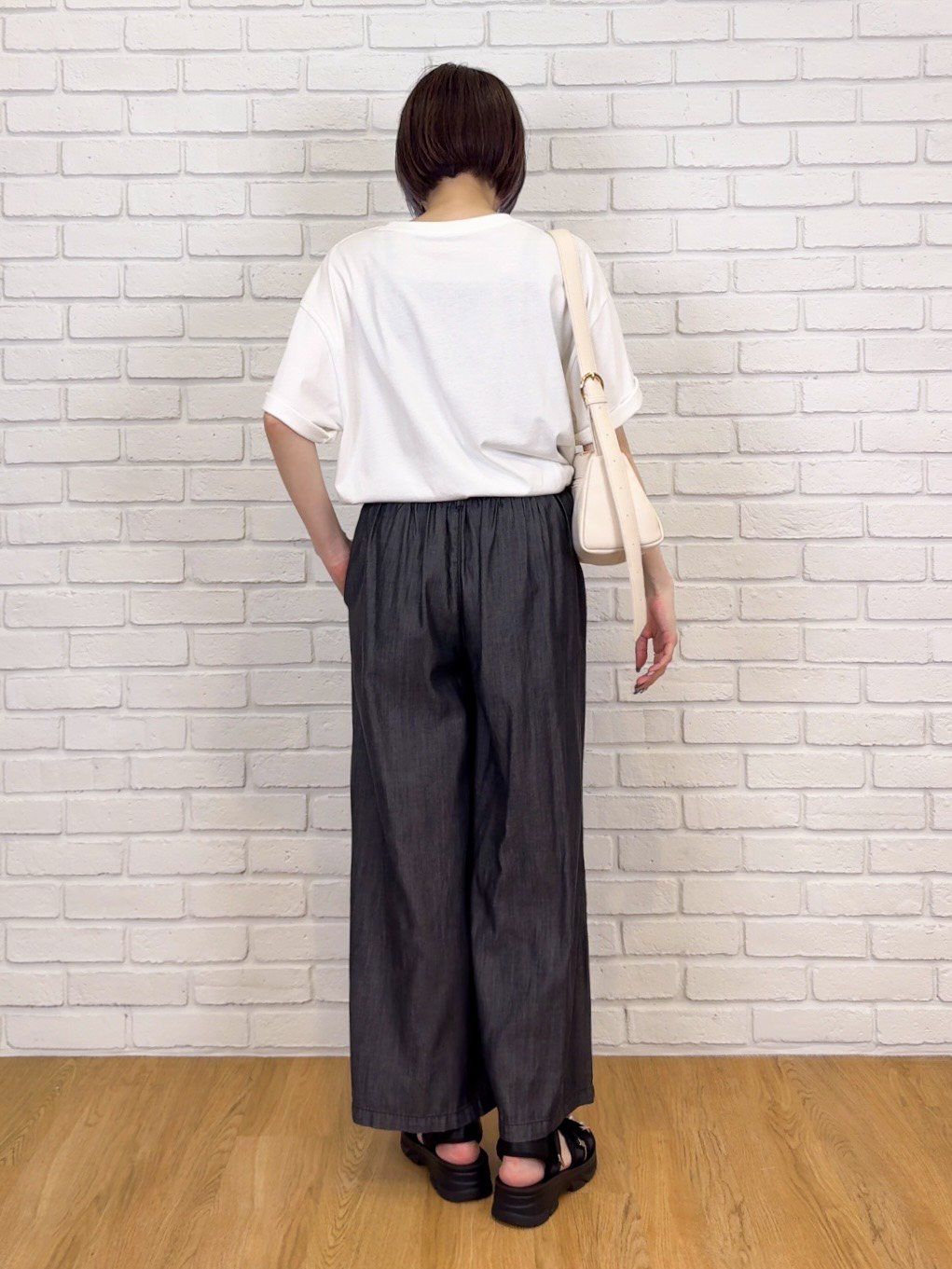 𝐜𝐡𝐢𝐤𝐚さんの「SHOO･LA･RUE｜【綿100％/S-LL/プチプラ】選べる3柄 プリントアソートTシャツ」を使ったコーディネート