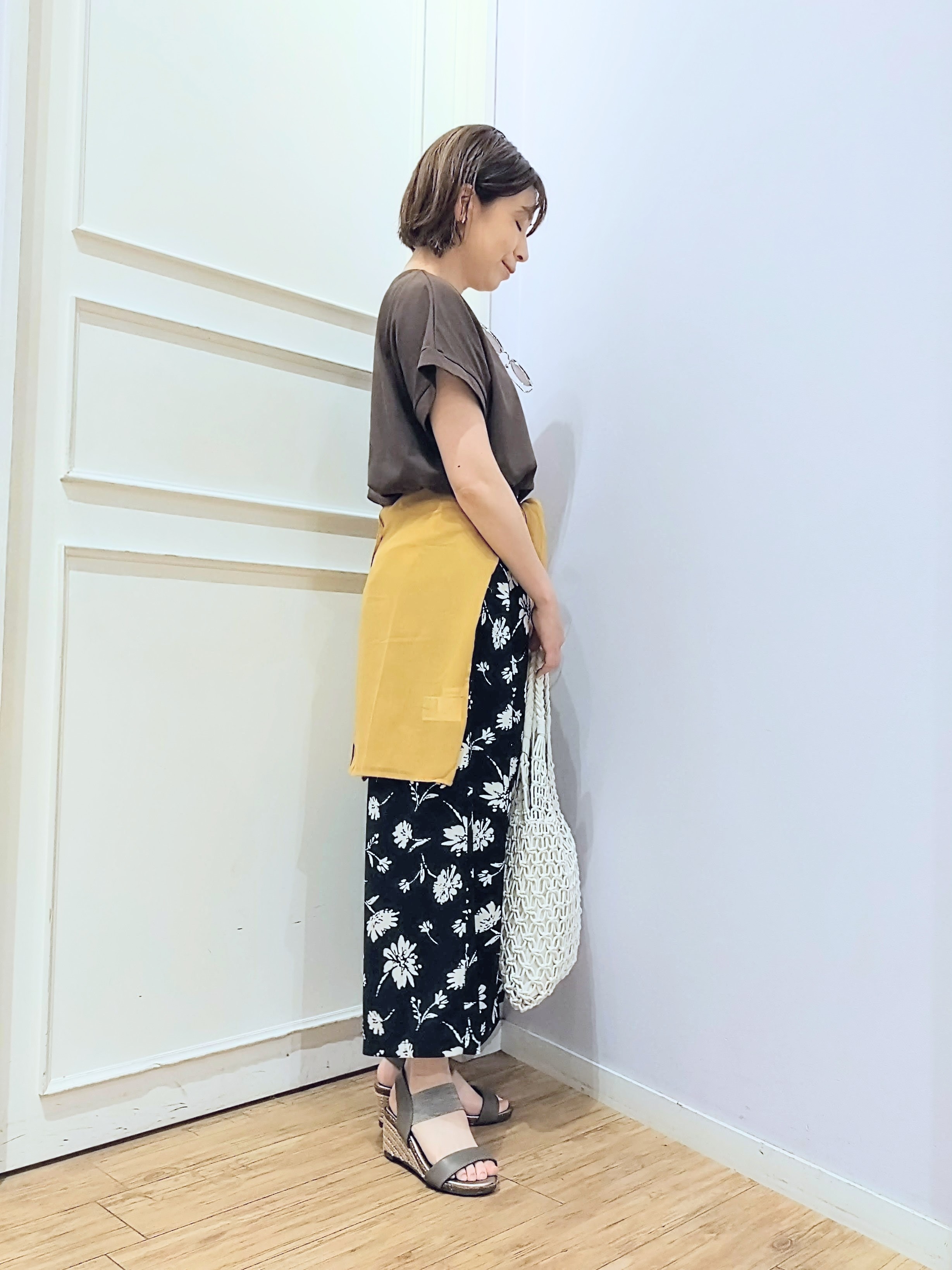 miomioさんの「SHOO･LA･RUE｜【汗じみ防止/S-LL/体型カバー/洗濯機可】汗じみが気になりにくい 大人の刺繍ロゴTシャツ」を使ったコーディネート