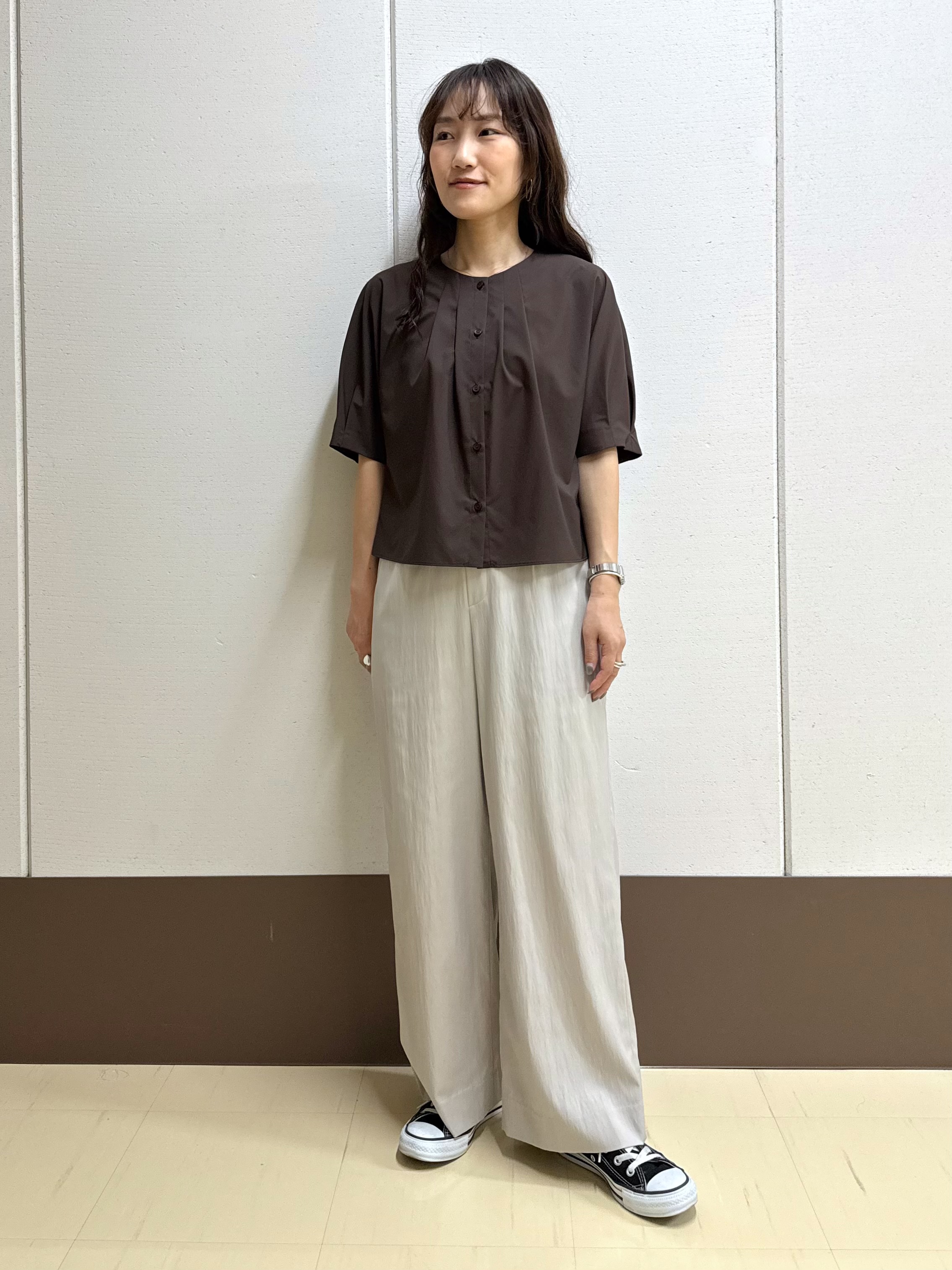 mamiさんの「INDIVI｜【撥水／UVカット】タックデザインブラウス」を使ったコーディネート