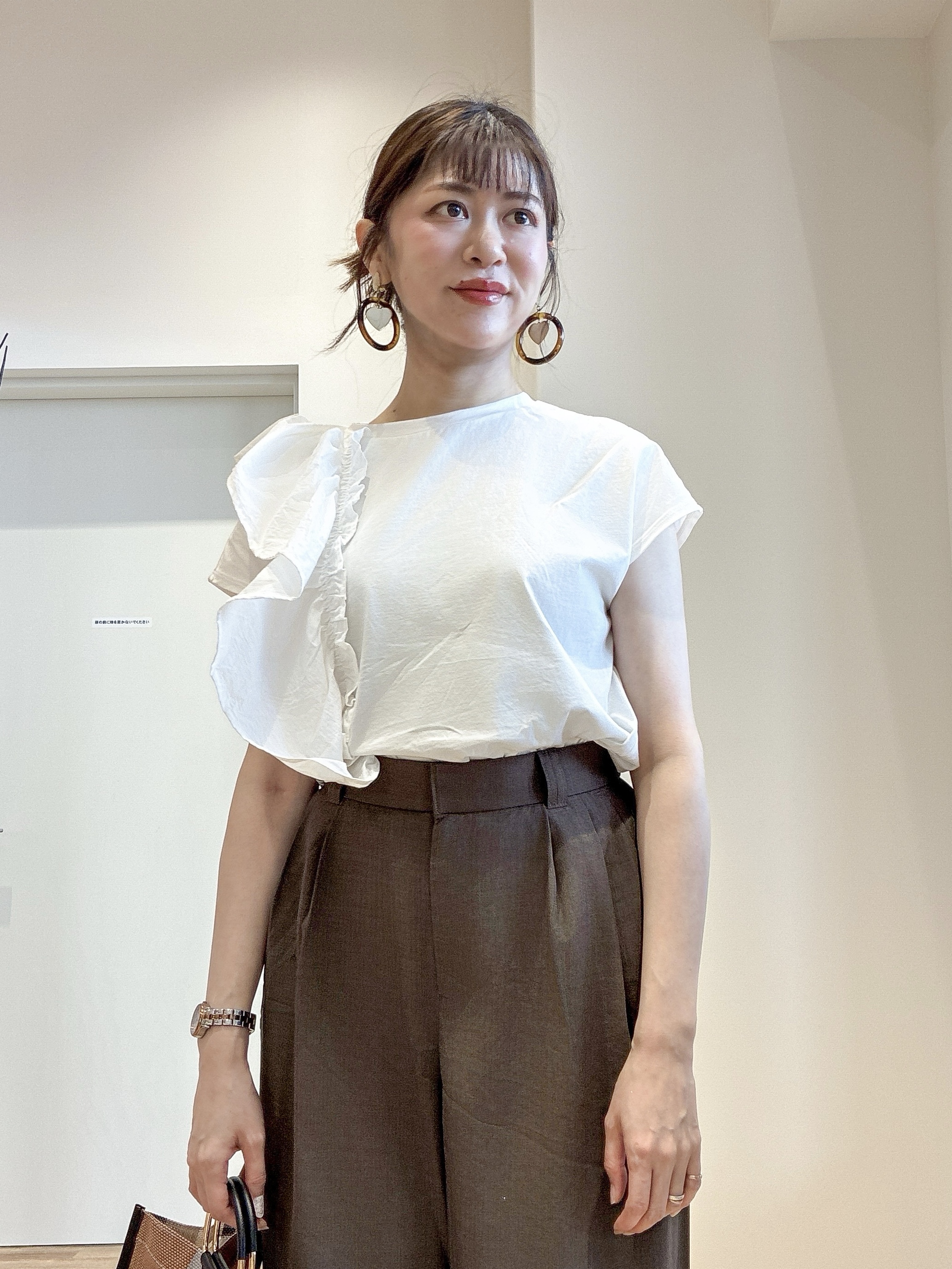 もんちゃんさんの「OPAQUE.CLIP｜【UVケア／接触冷感】アシメフリルドッキングカットソー《洗濯機OK》」を使ったコーディネート