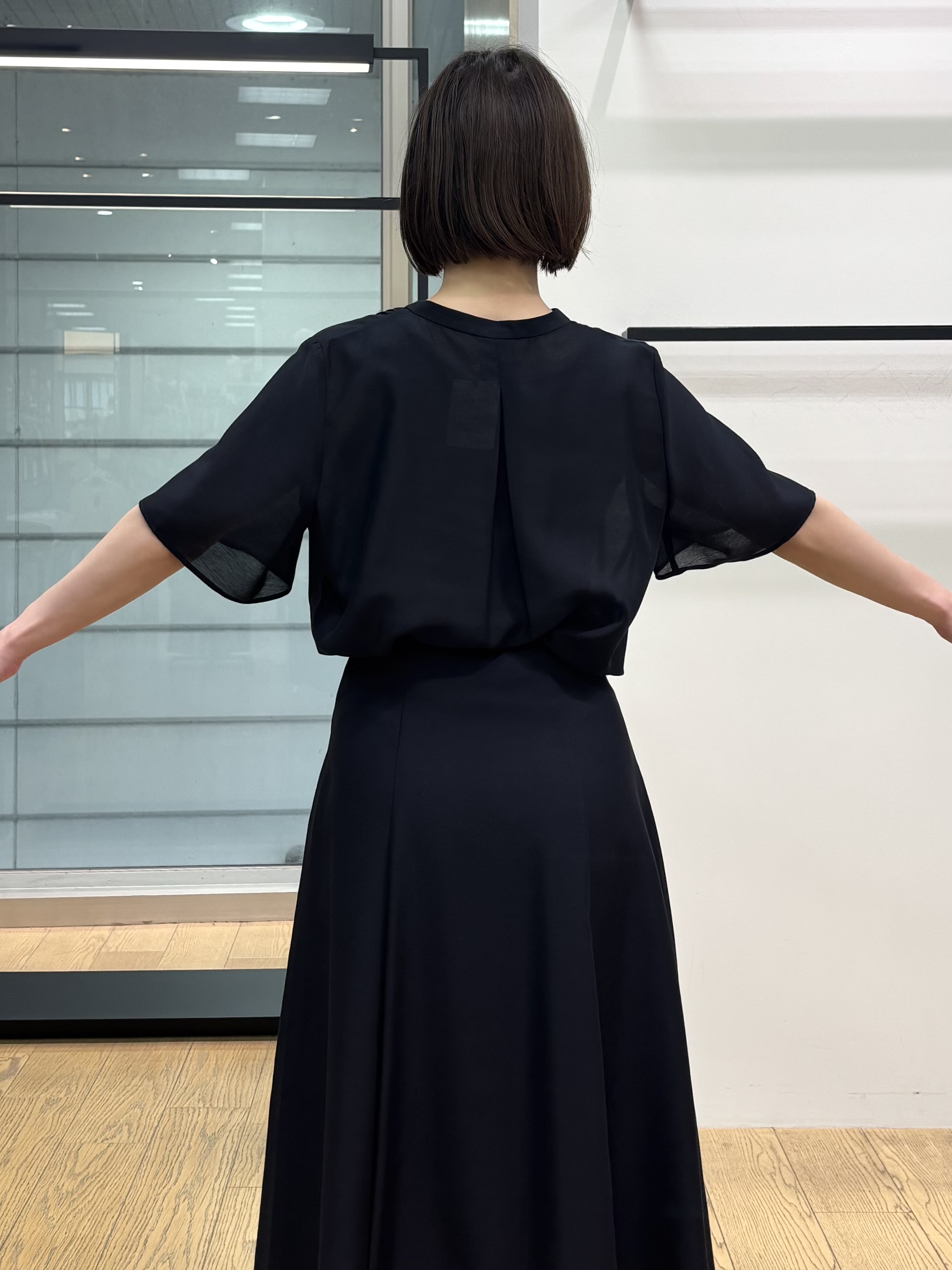 asamiさんの「INDIVI｜【接触冷感/洗える】シアーシャンブレーピンタックブラウス」を使ったコーディネート