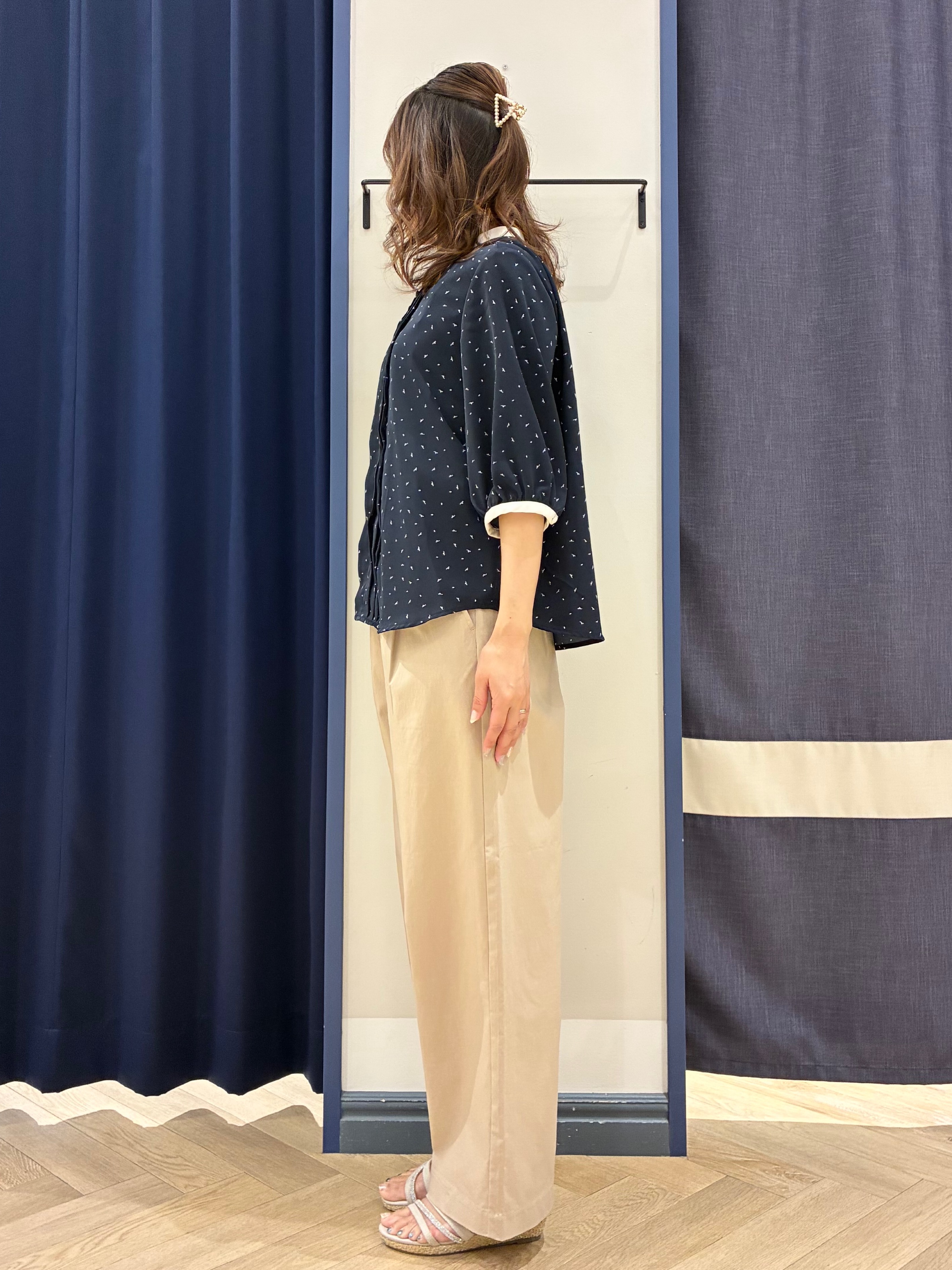 Orikaさんの「grove｜【二の腕カバー・お仕事】フロントタック配色ブラウス」を使ったコーディネート