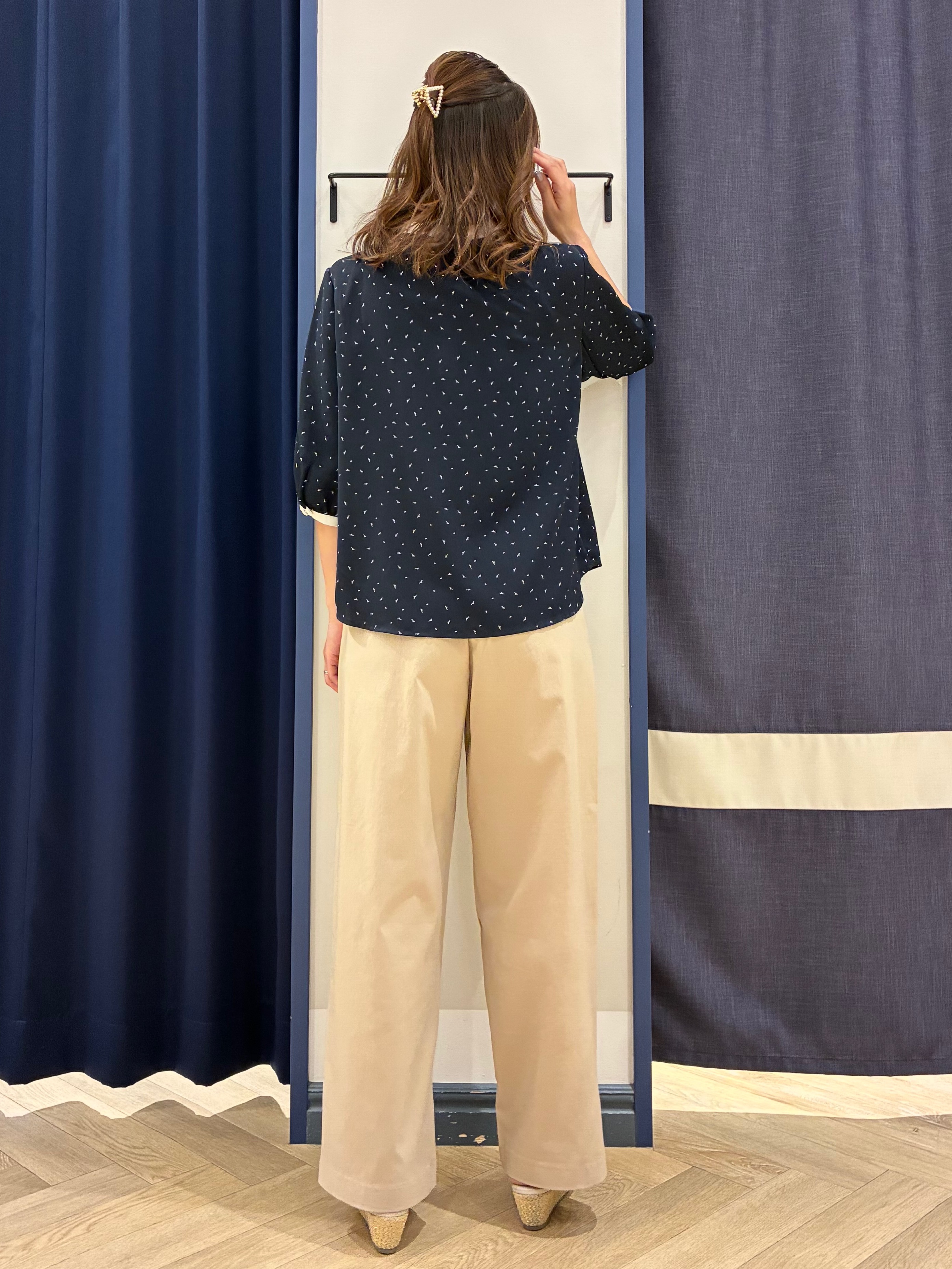 Orikaさんの「grove｜【二の腕カバー・お仕事】フロントタック配色ブラウス」を使ったコーディネート