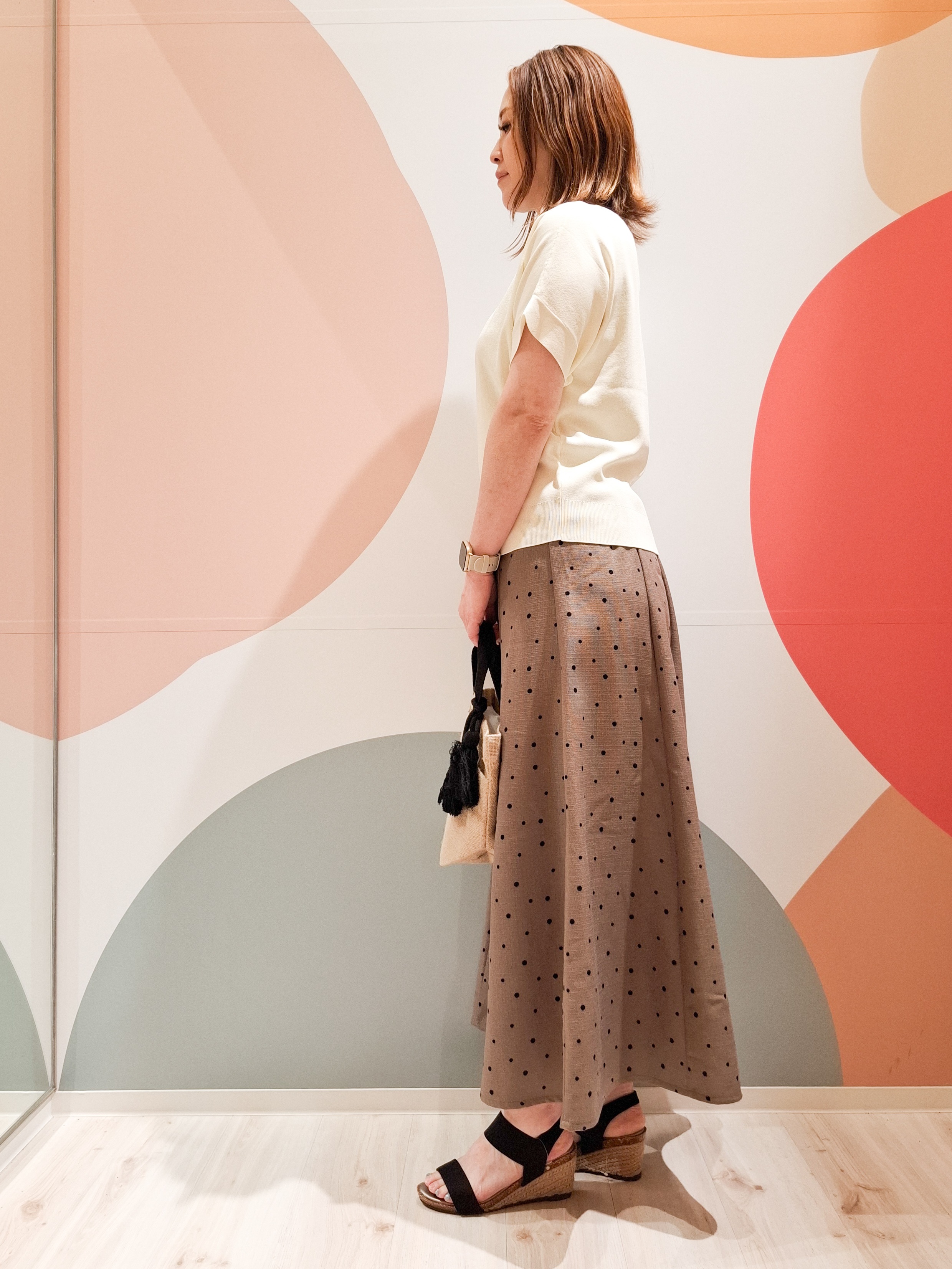 次女さんの「SHOO･LA･RUE｜【毎日洗える/UV】二の腕隠れる さらっとドルマン半袖ニット」を使ったコーディネート